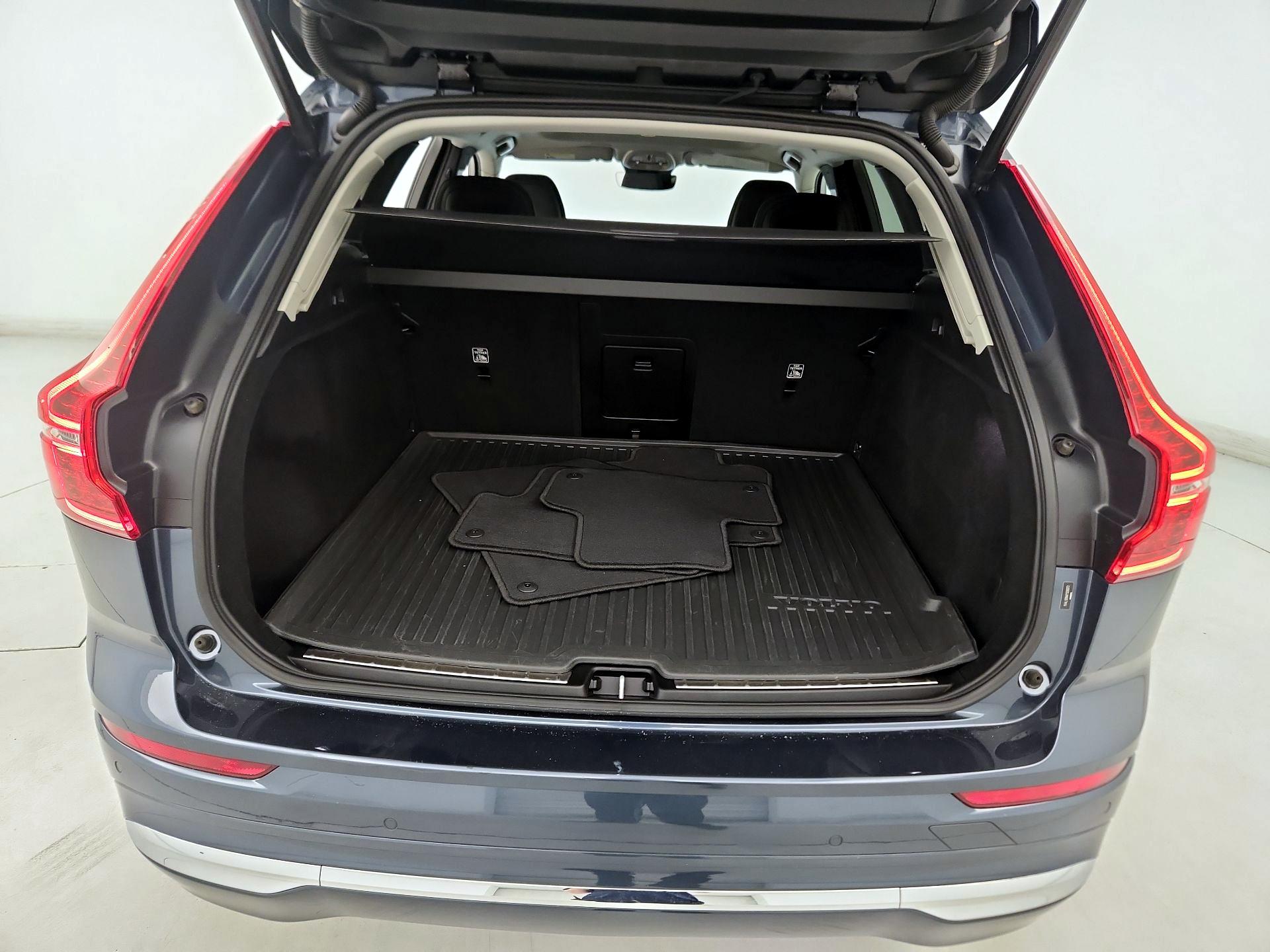 Thumbnail: 2023 Volvo XC60 - 20