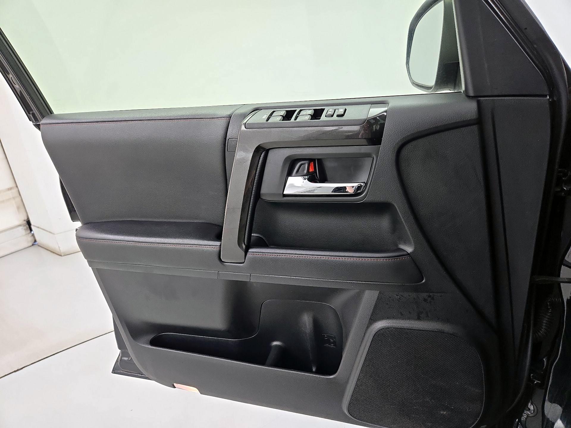 Thumbnail: 2020 Toyota 4Runner - 12