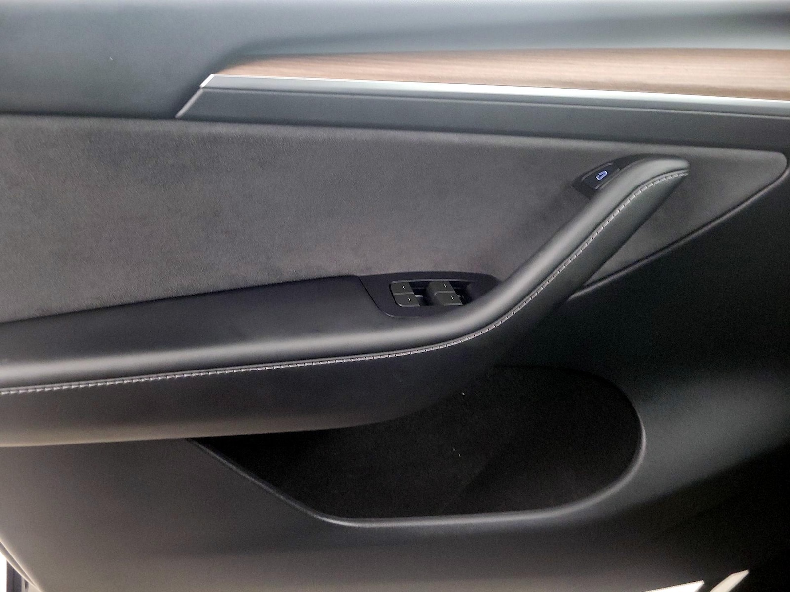 2024 Tesla Model Y Long Range - Photo 13