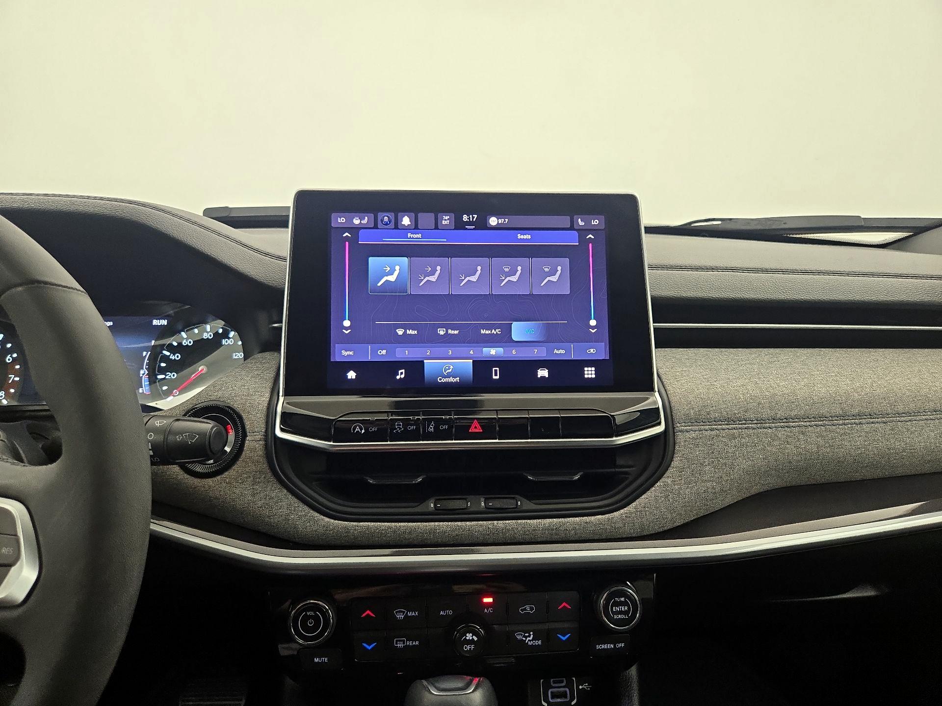 Thumbnail: 2023 Jeep Compass - 16