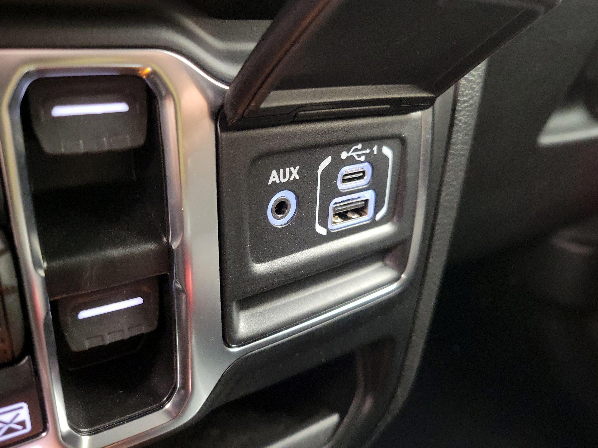 Thumbnail: 2023 Jeep Gladiator - 18