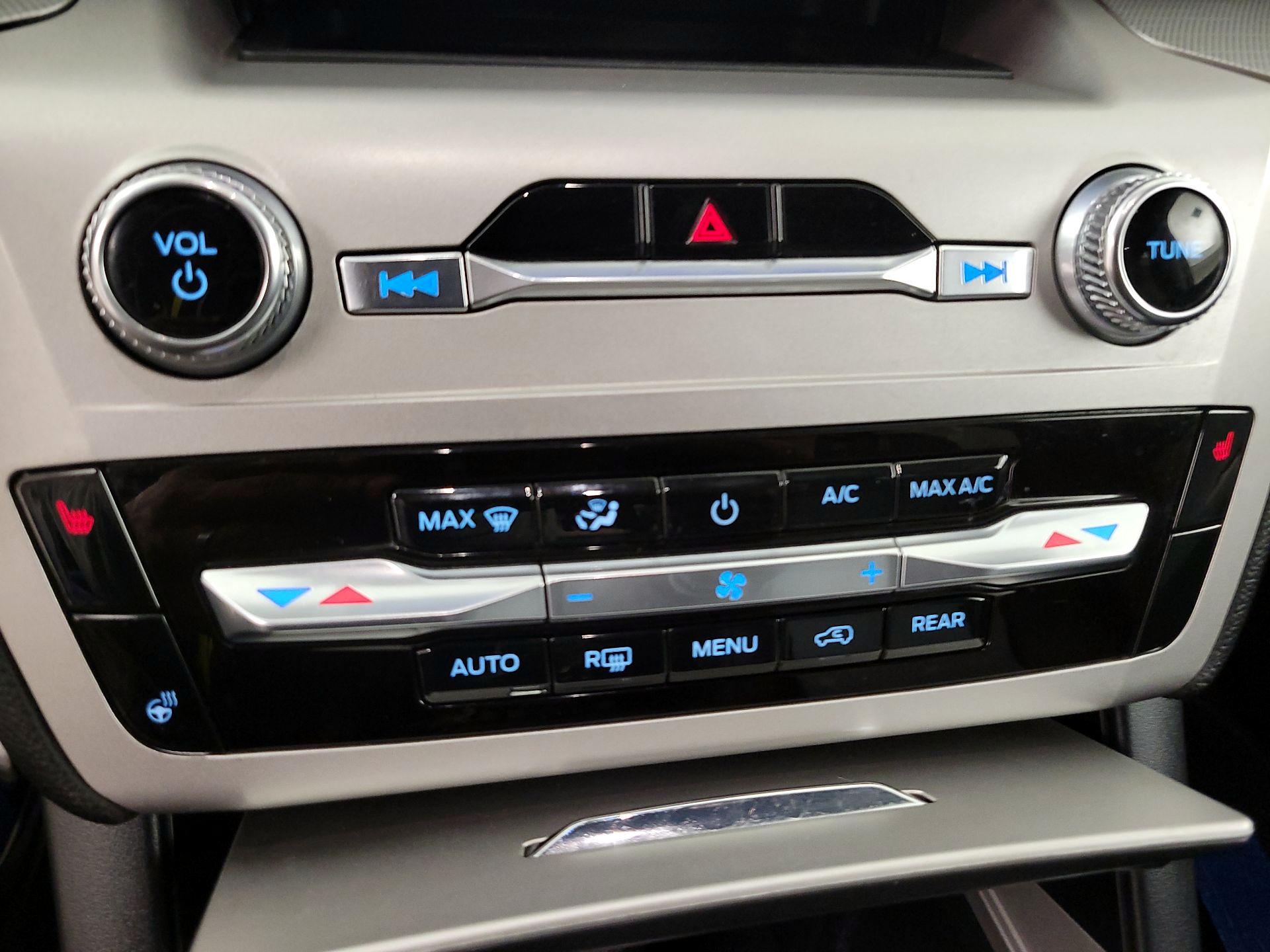 Thumbnail: 2022 Ford Explorer - 17