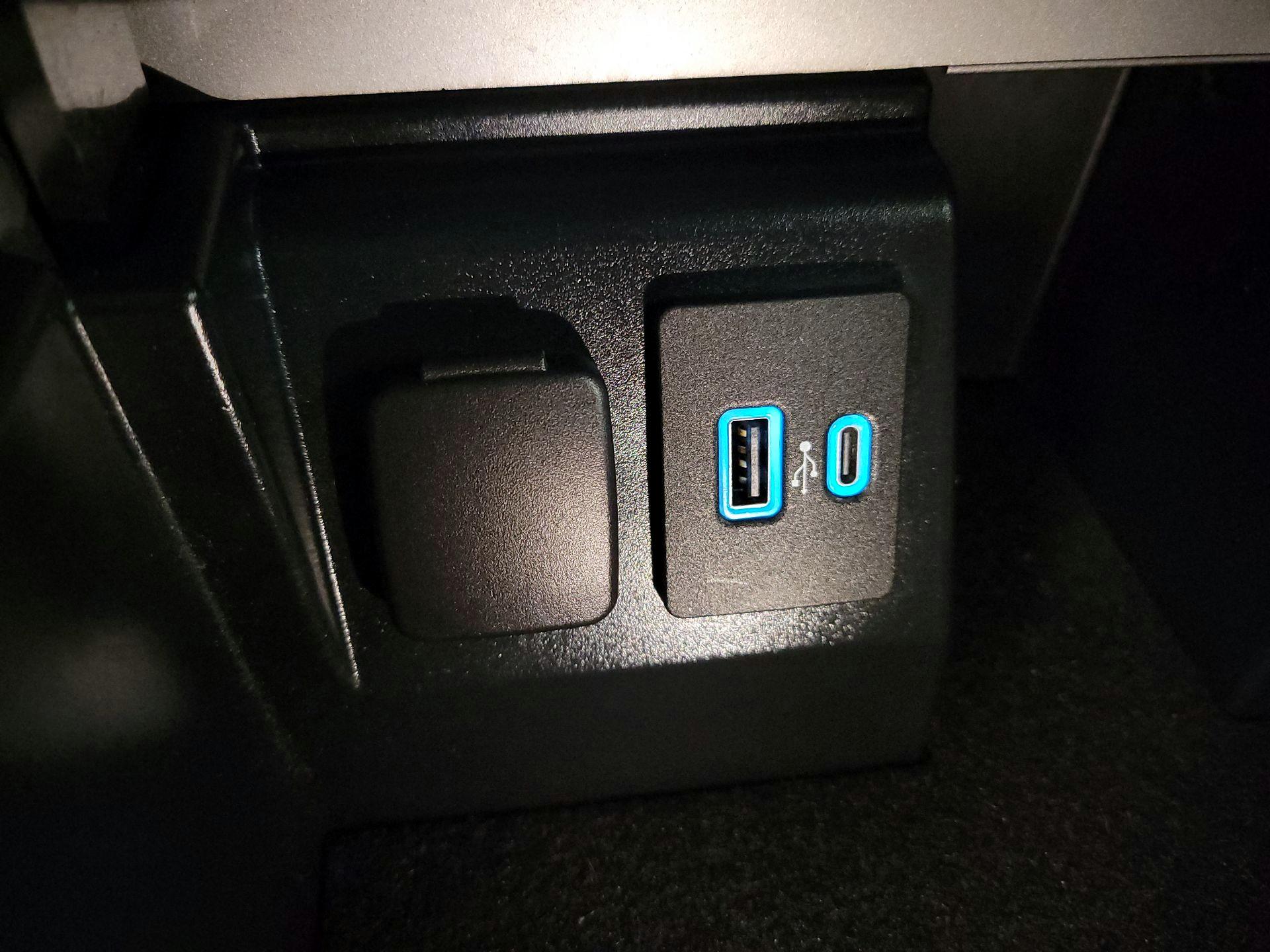 Thumbnail: 2022 Ford Explorer - 19