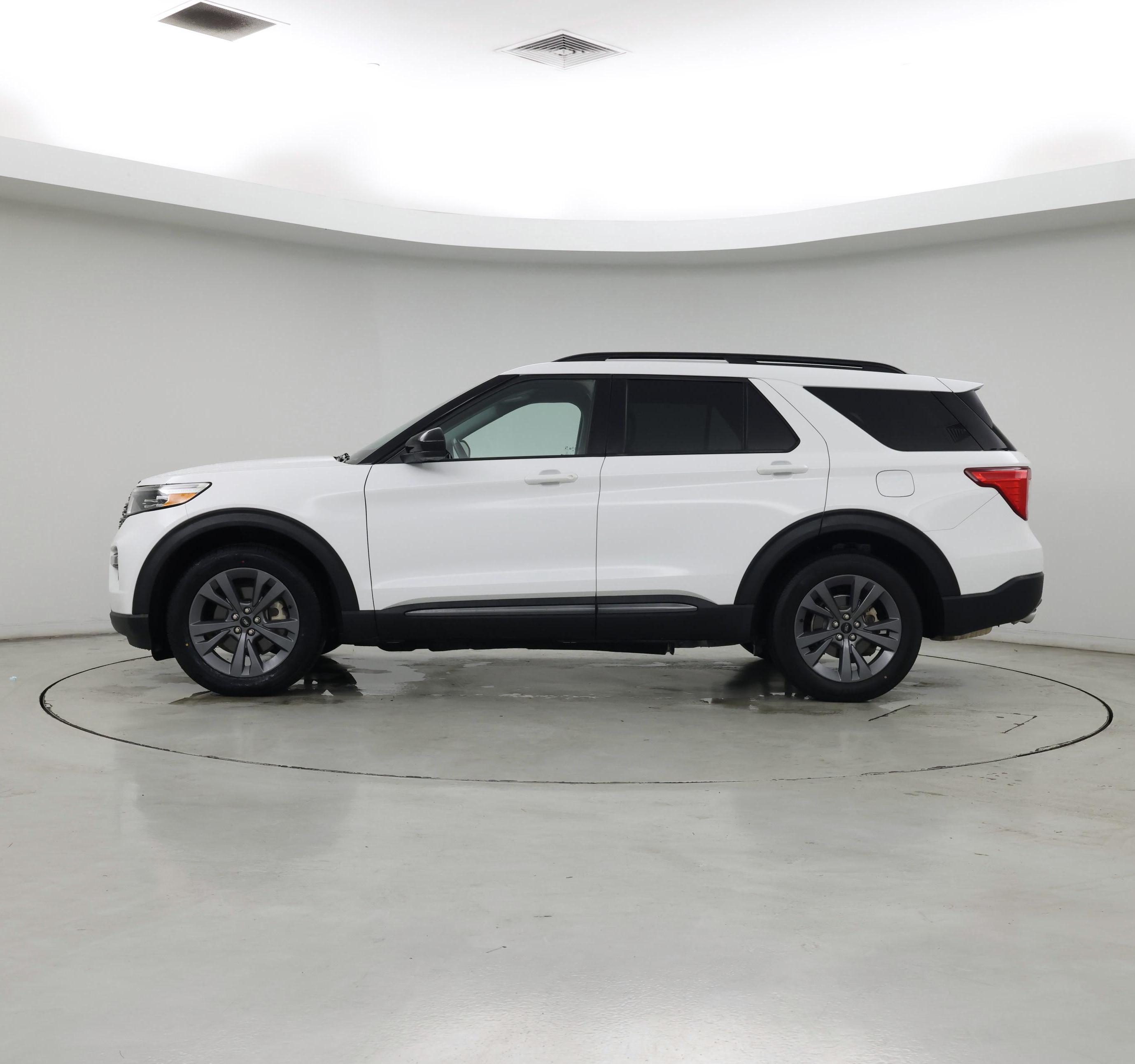 Thumbnail: 2022 Ford Explorer - 3