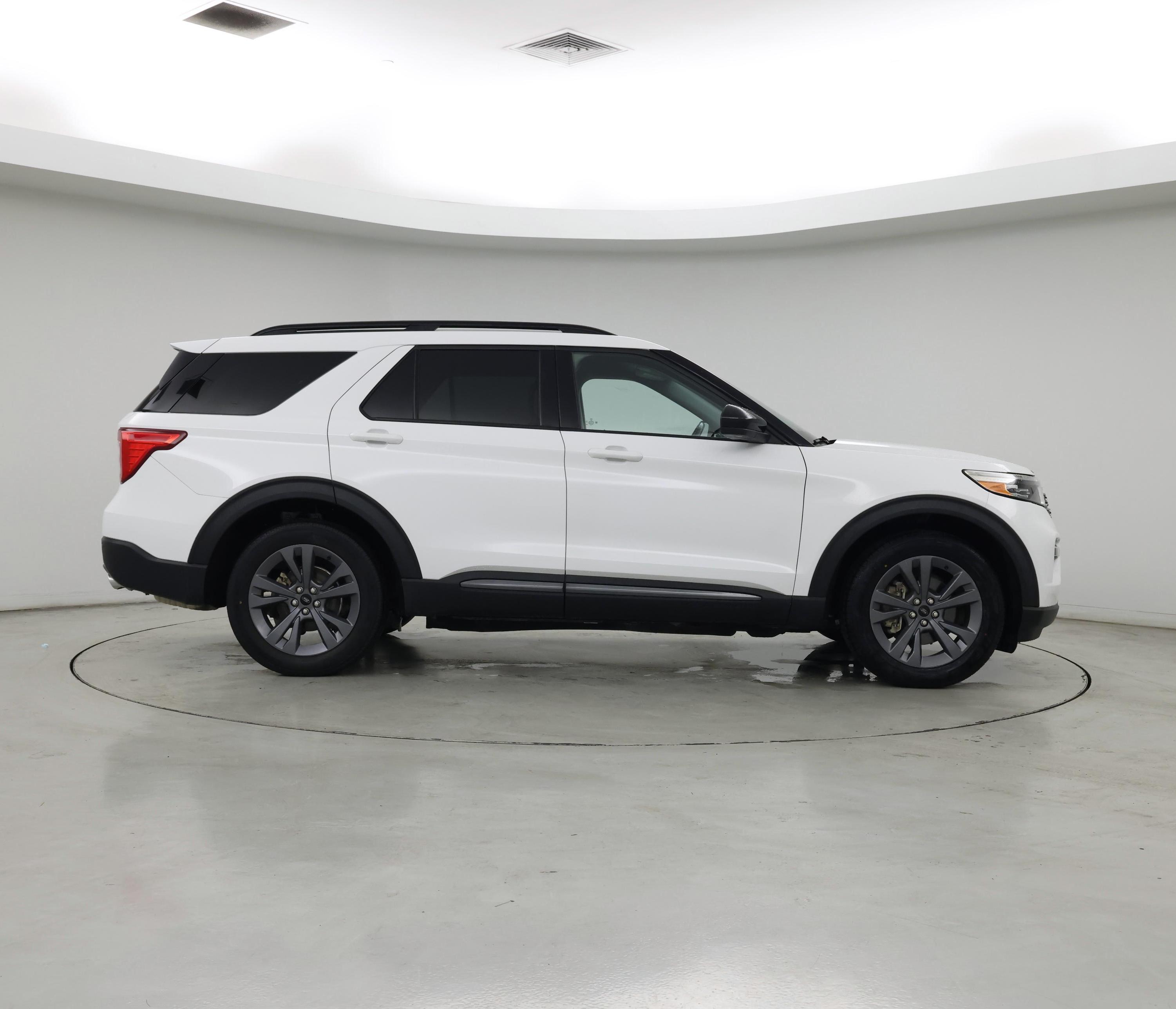 Thumbnail: 2022 Ford Explorer - 7