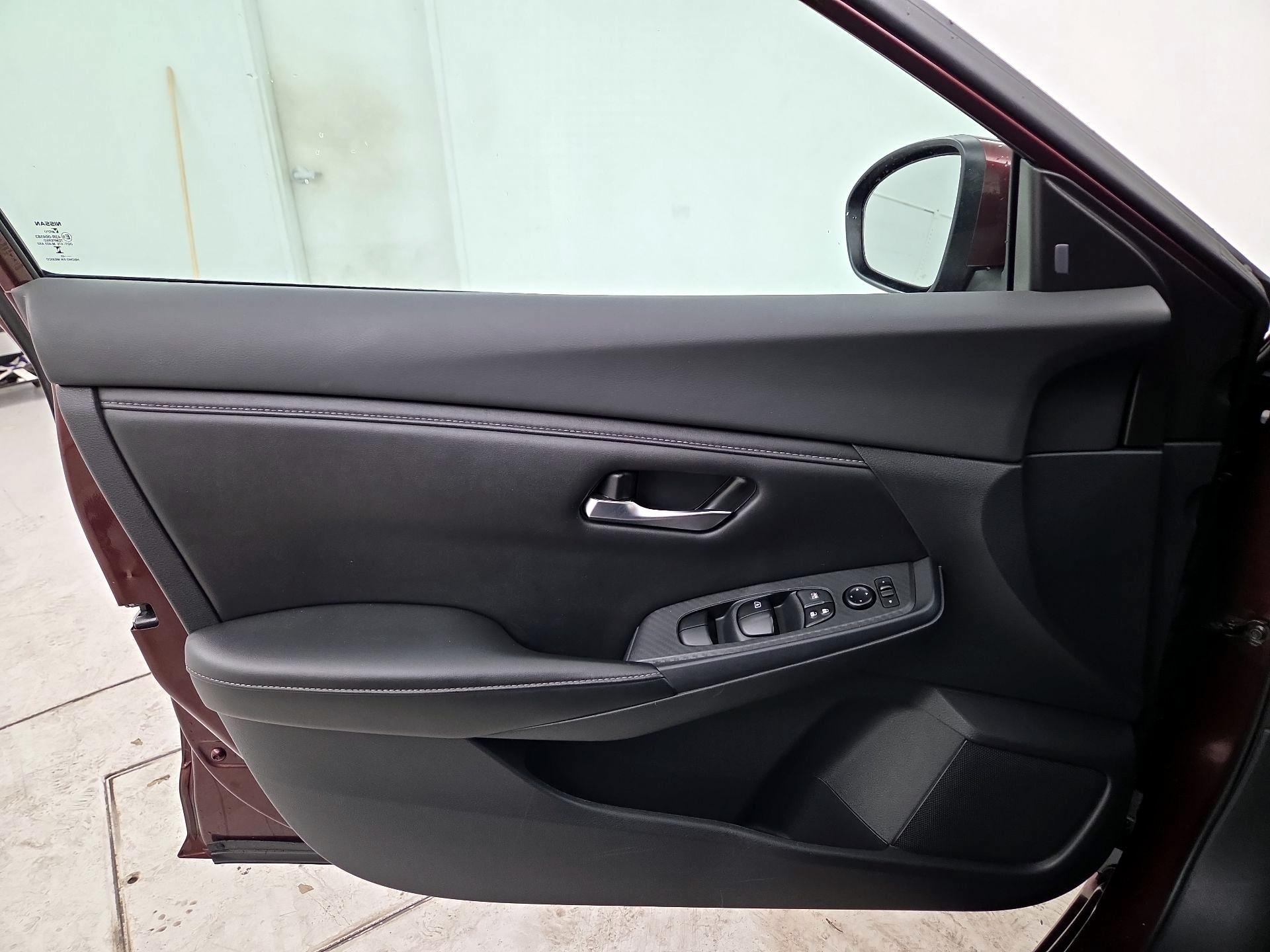 Thumbnail: 2023 Nissan Sentra - 10