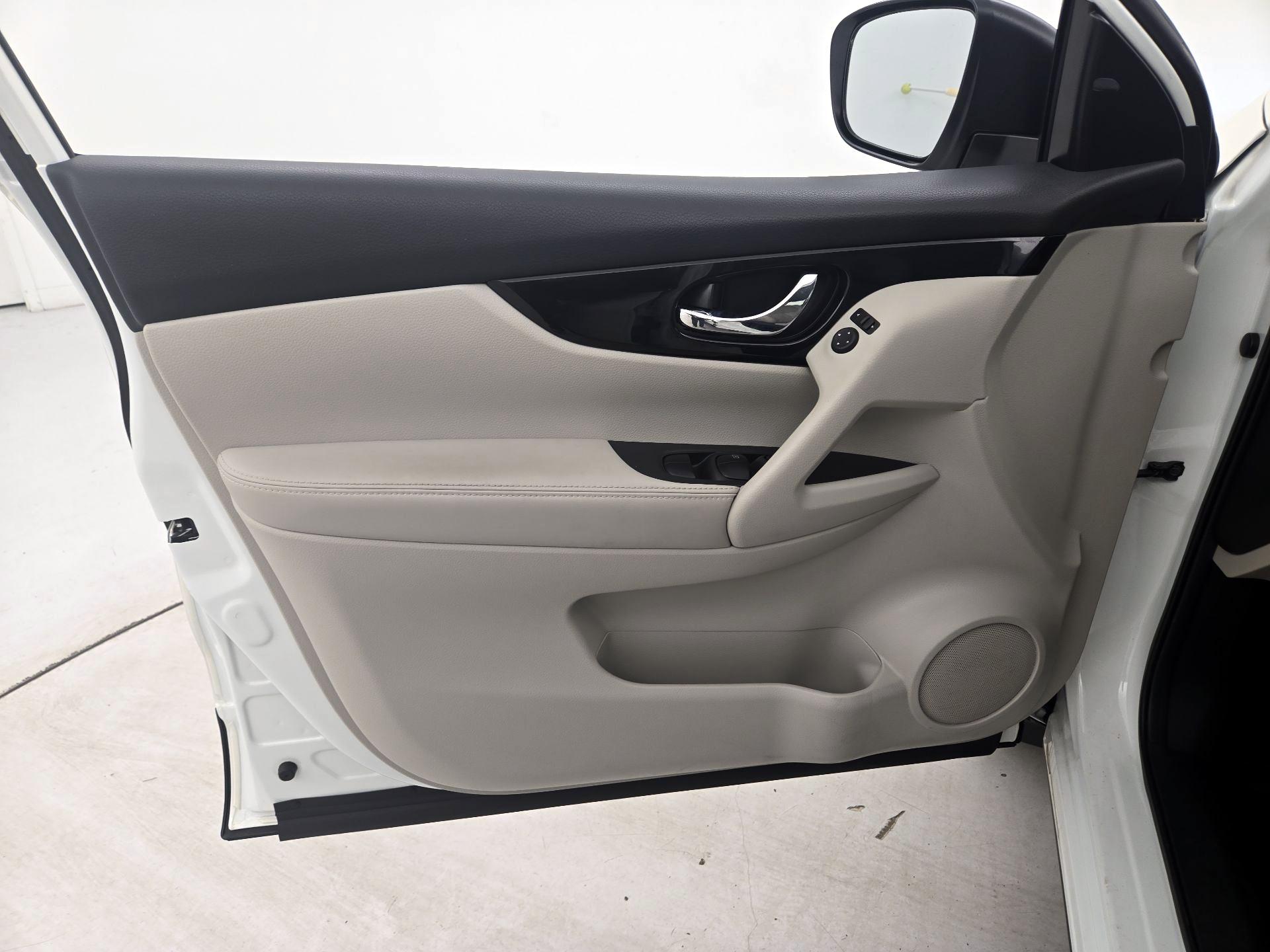 Thumbnail: 2022 Nissan Rogue Sport - 12