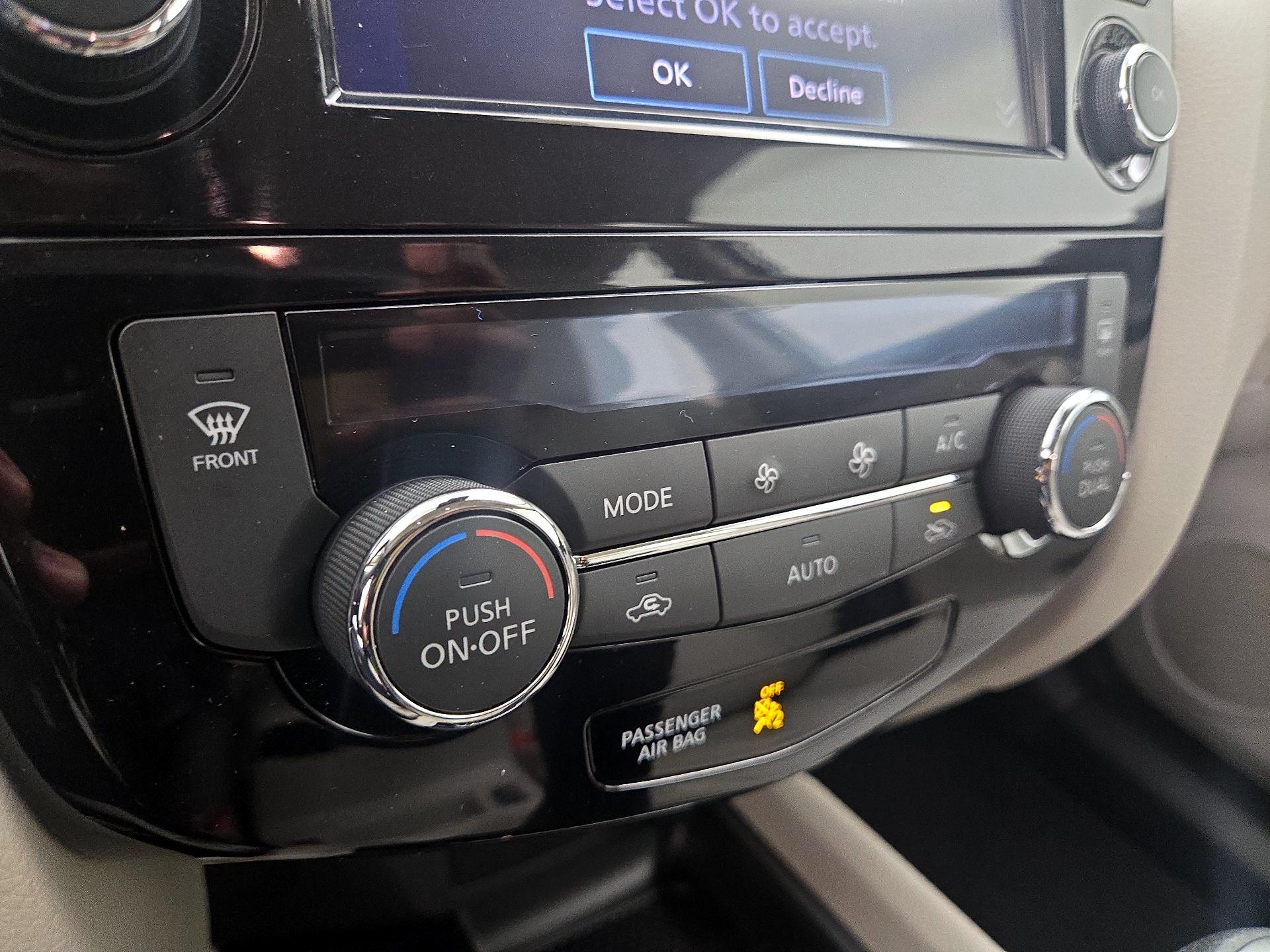 Thumbnail: 2022 Nissan Rogue Sport - 16