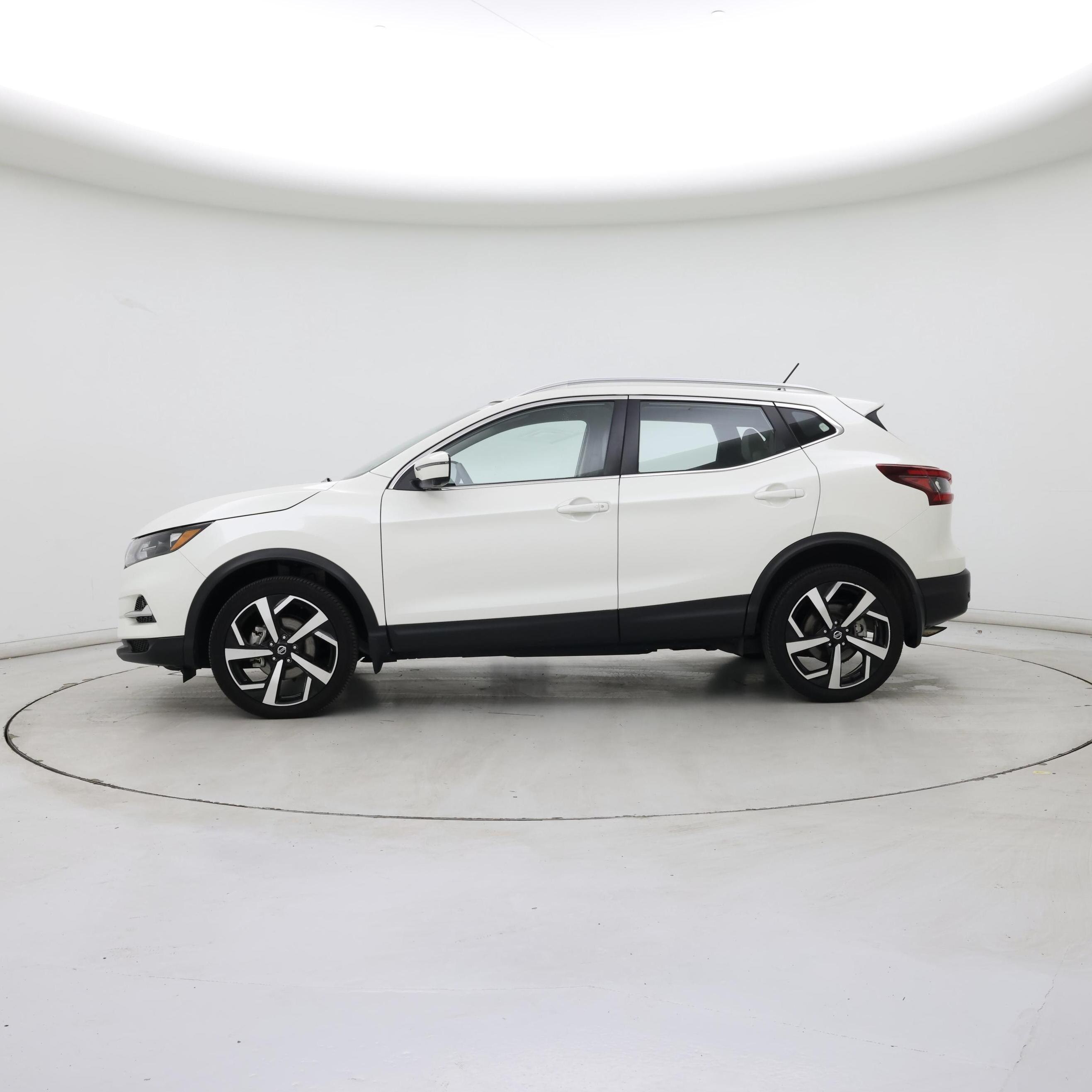 Thumbnail: 2022 Nissan Rogue Sport - 3