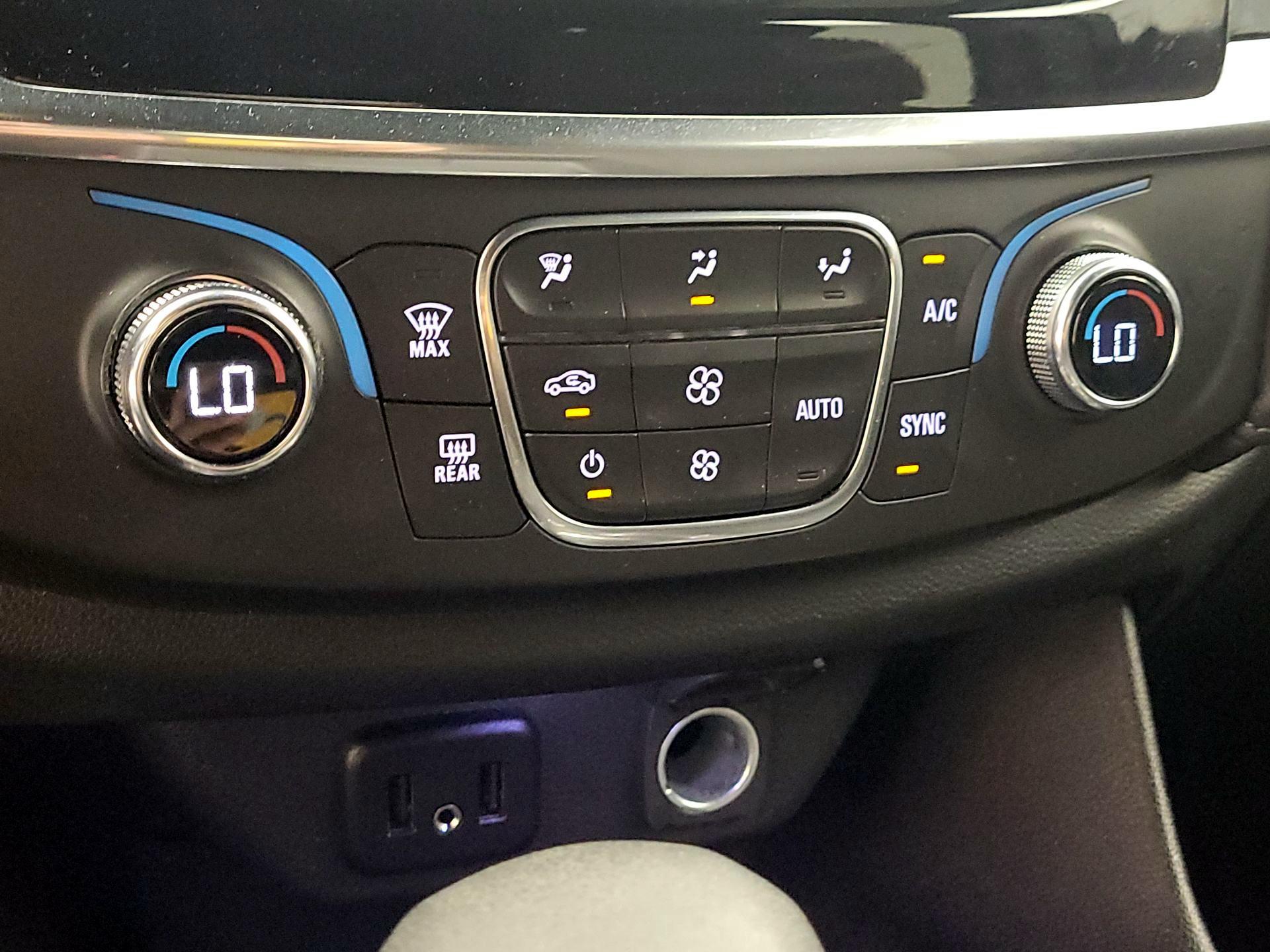 Thumbnail: 2023 Chevrolet Traverse - 16