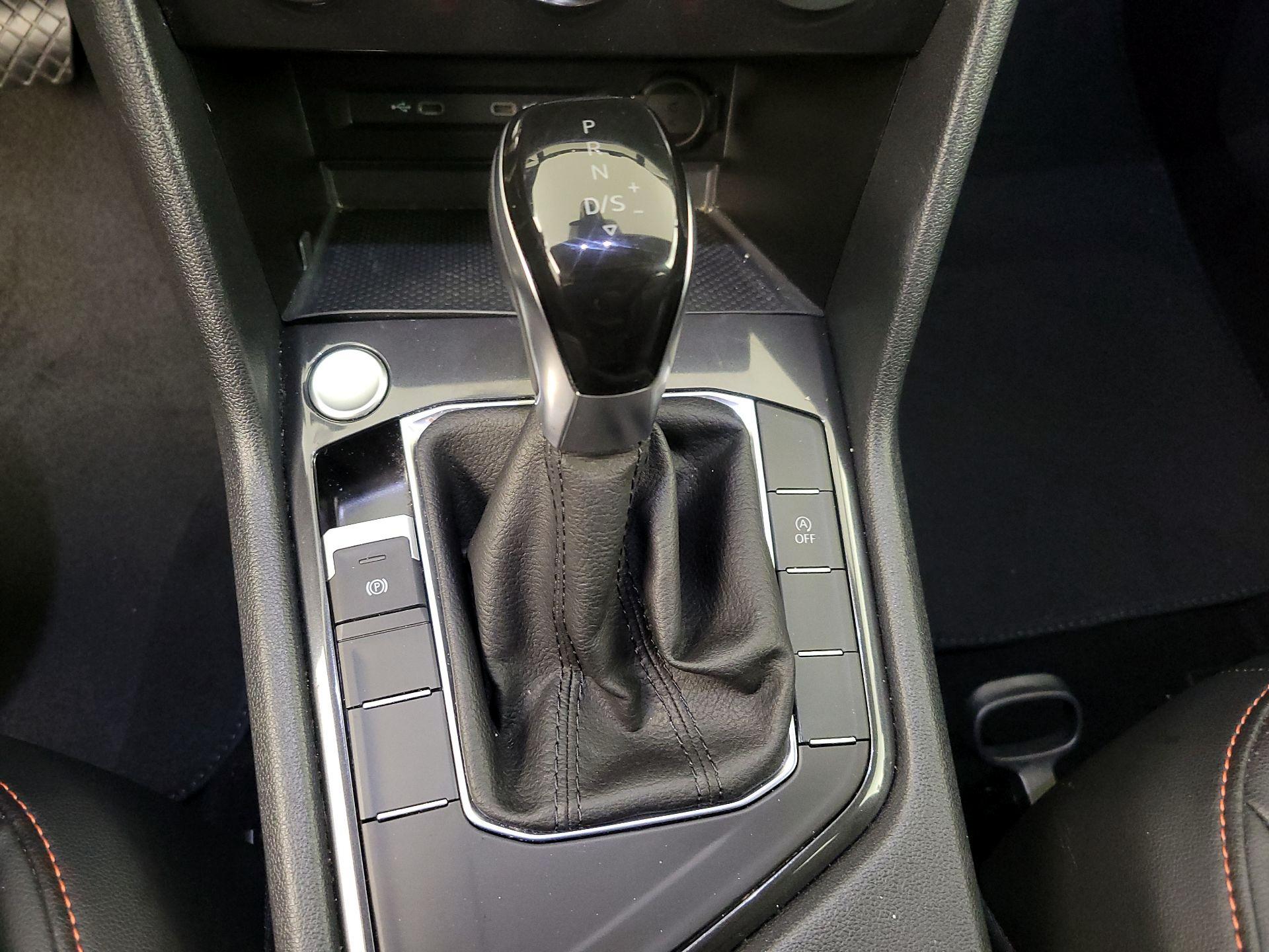 Thumbnail: 2024 Volkswagen Tiguan - 17