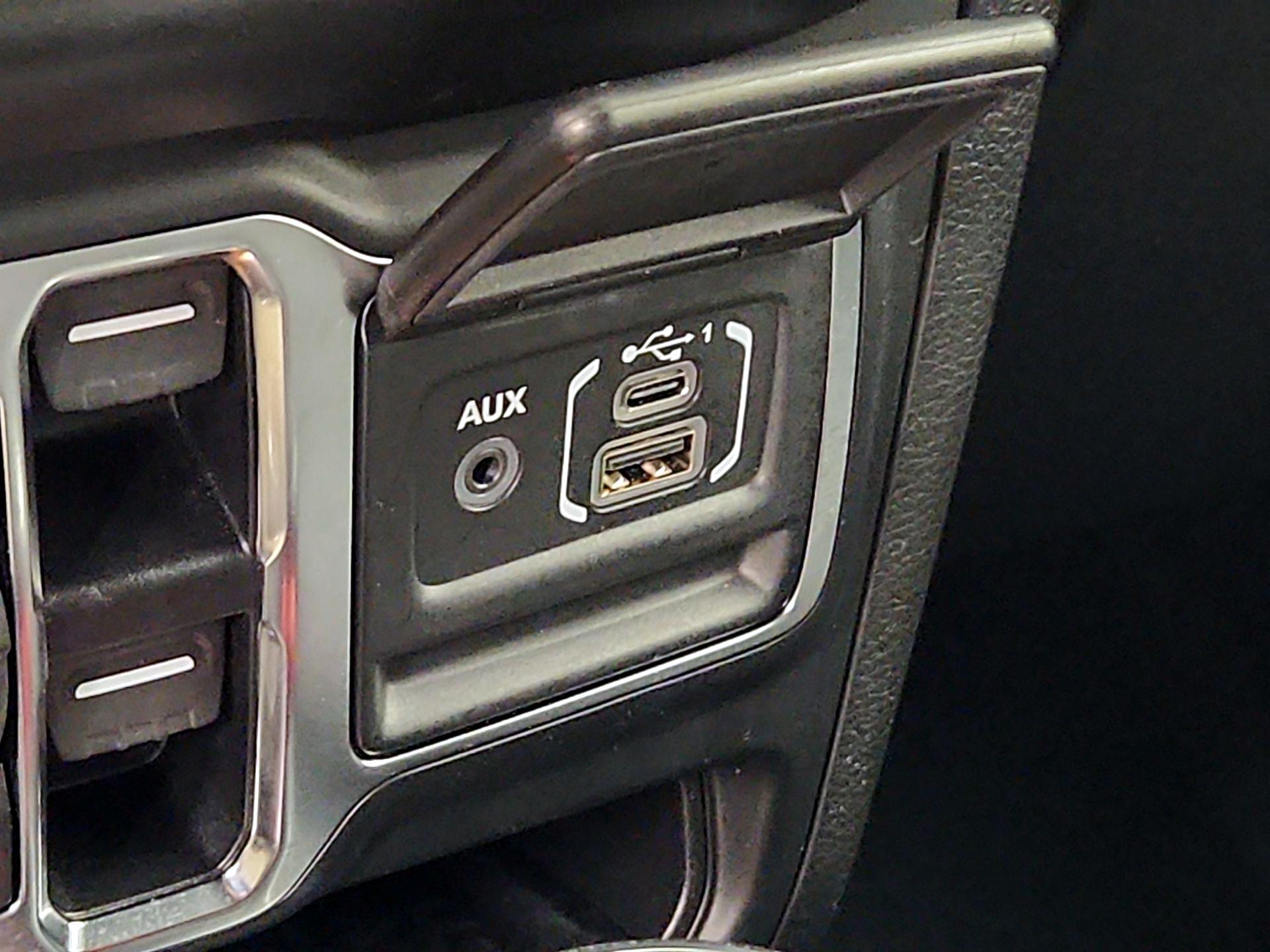 Thumbnail: 2022 Jeep Wrangler - 19