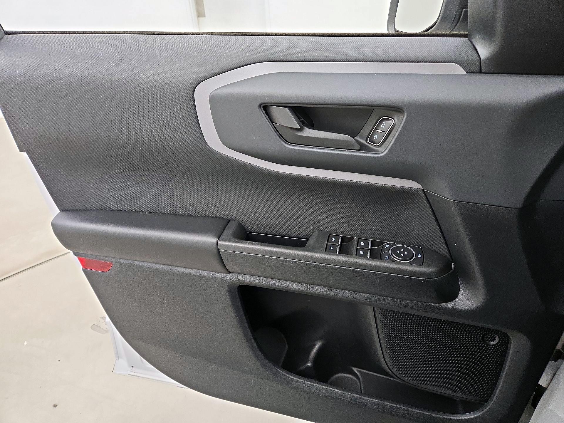 Thumbnail: 2022 Ford Bronco Sport - 12