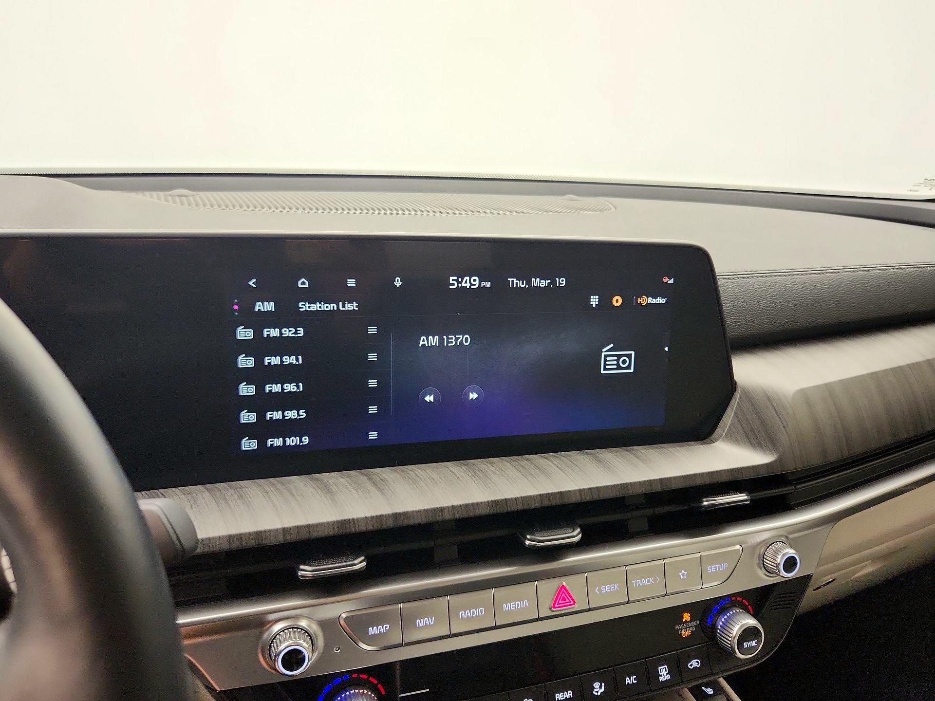 Thumbnail: 2023 Kia Telluride - 16