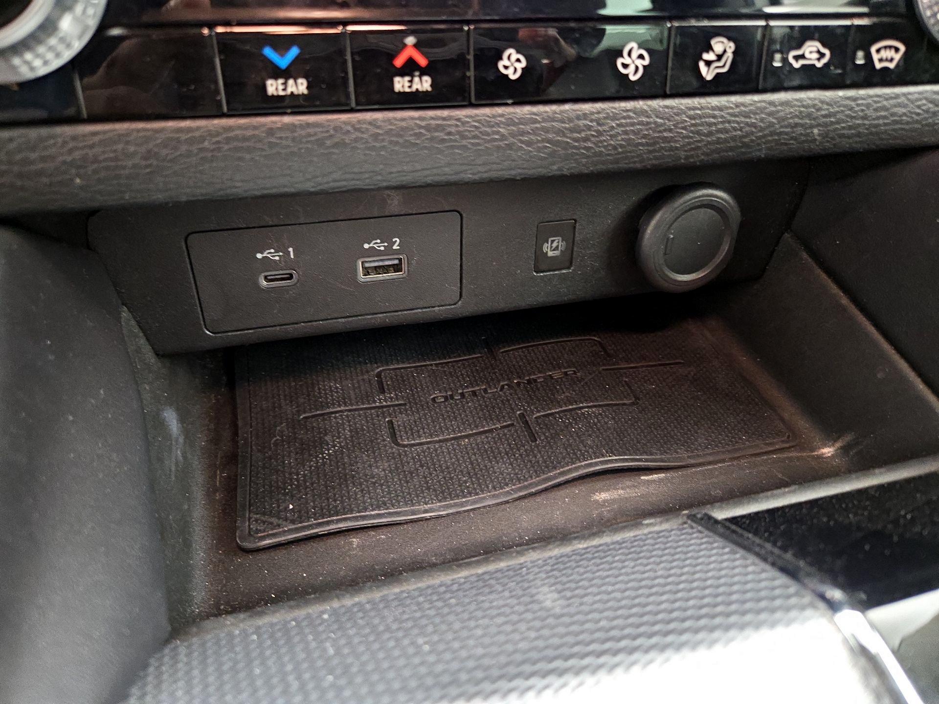 Thumbnail: 2022 Mitsubishi Outlander - 19