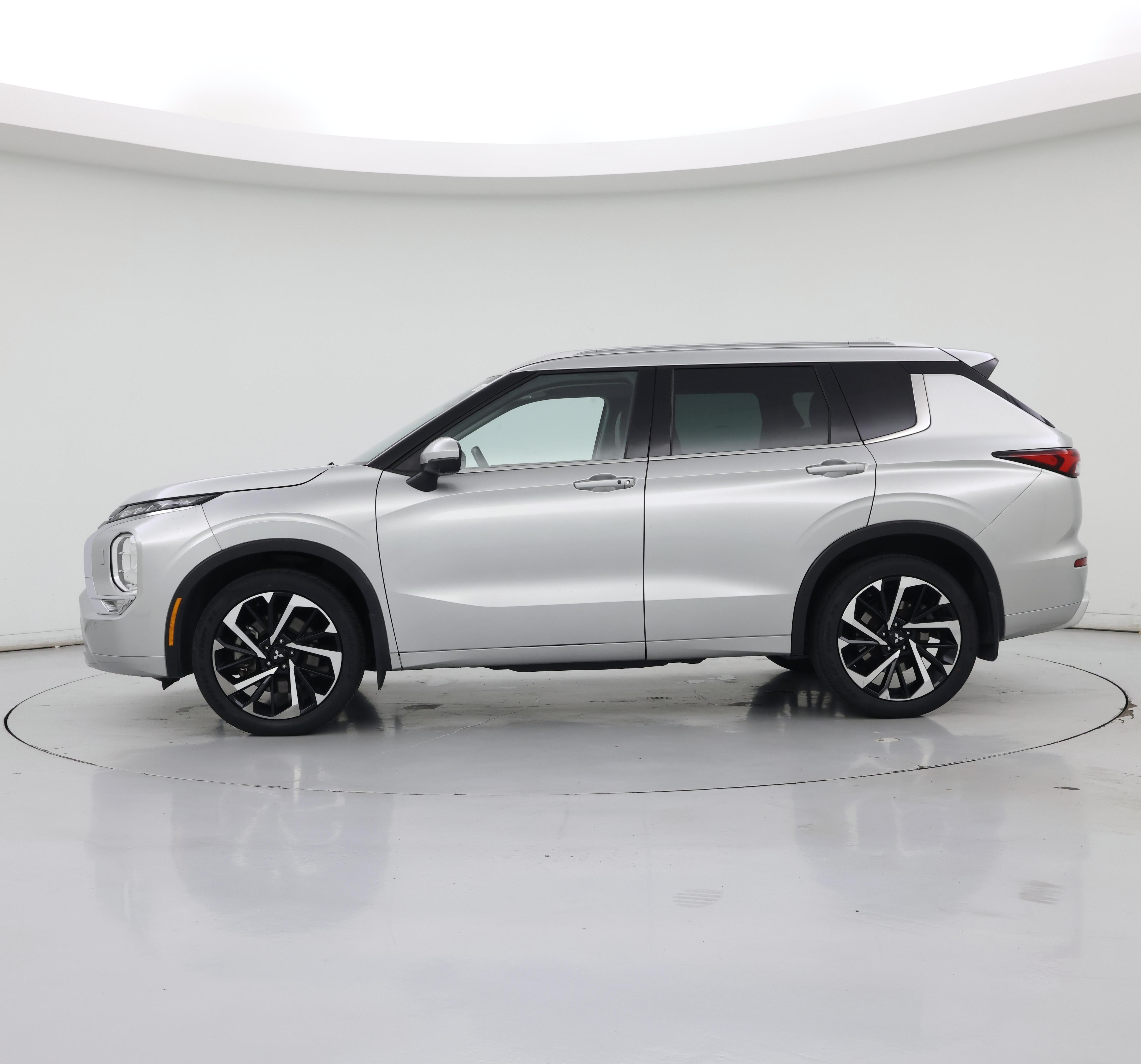 Thumbnail: 2022 Mitsubishi Outlander - 3
