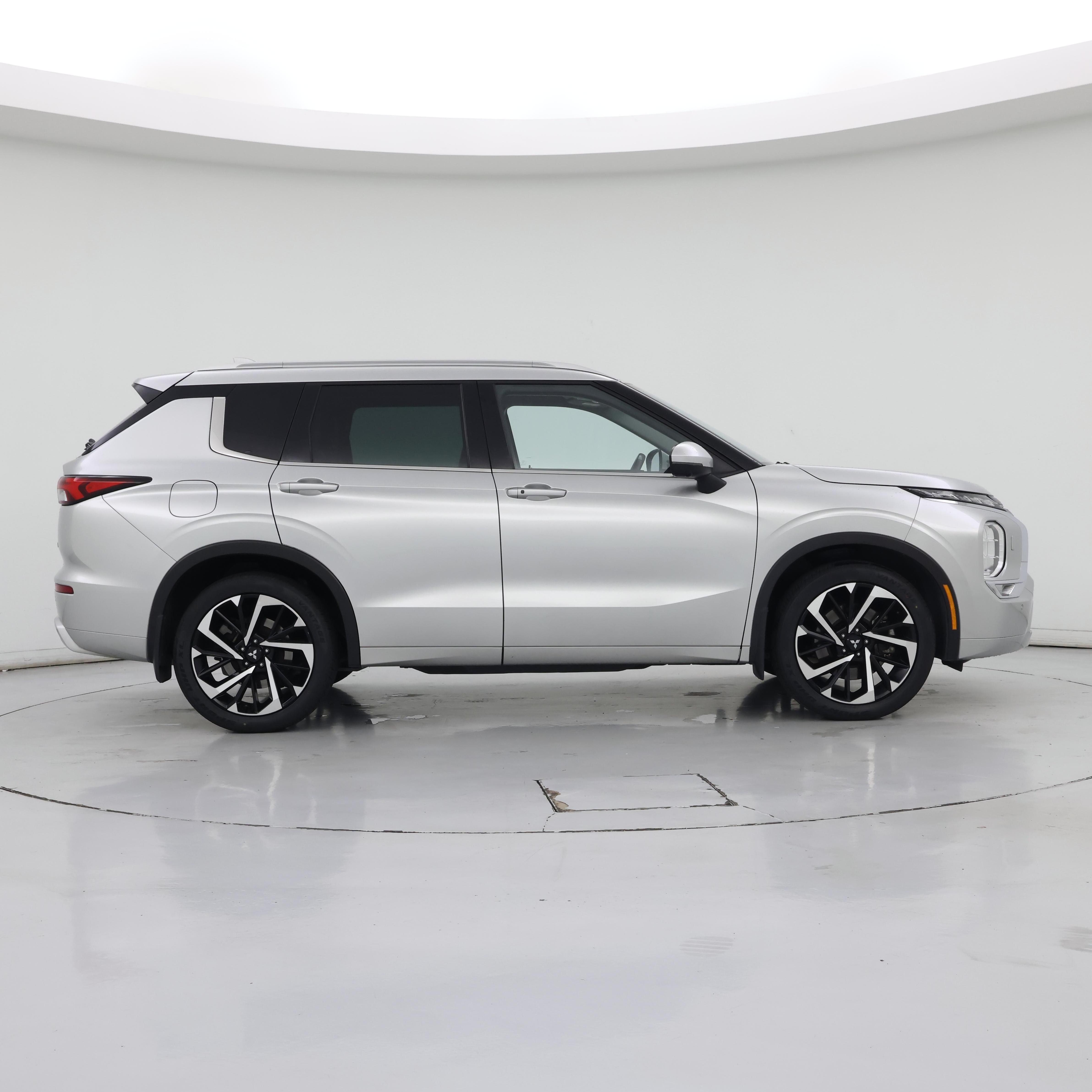 Thumbnail: 2022 Mitsubishi Outlander - 7