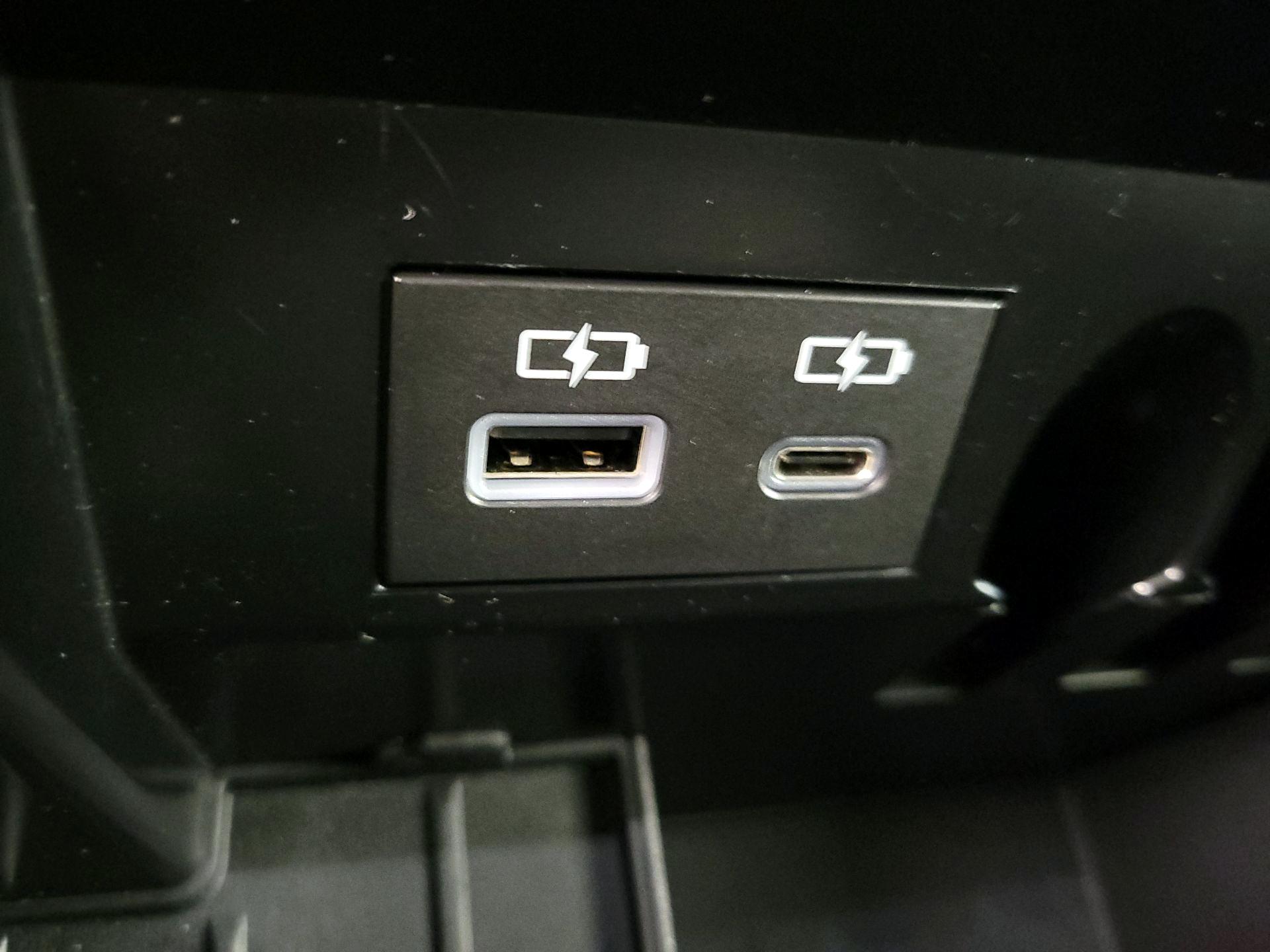 Thumbnail: 2022 Toyota Tundra - 18