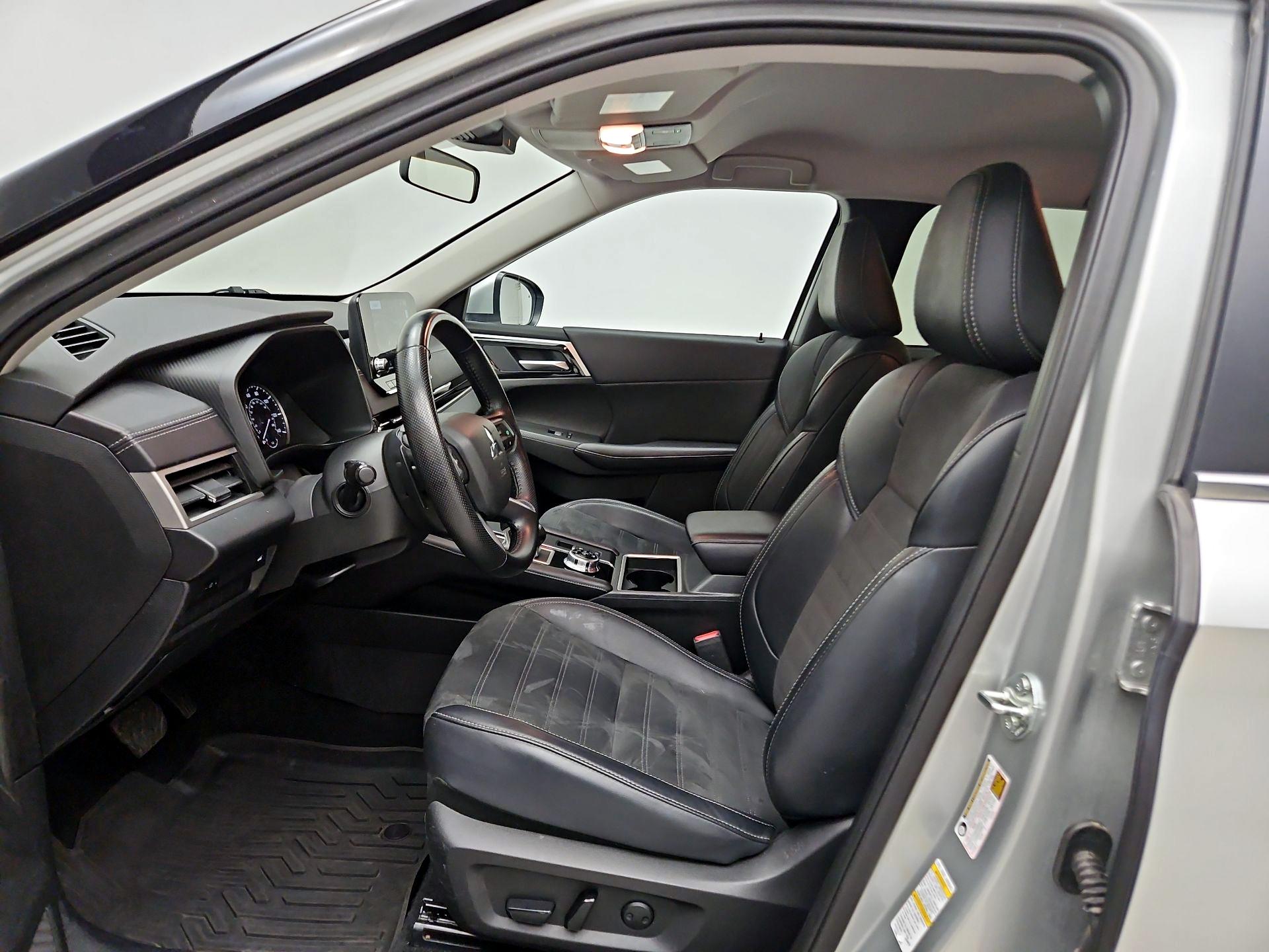 Thumbnail: 2024 Mitsubishi Outlander - 11