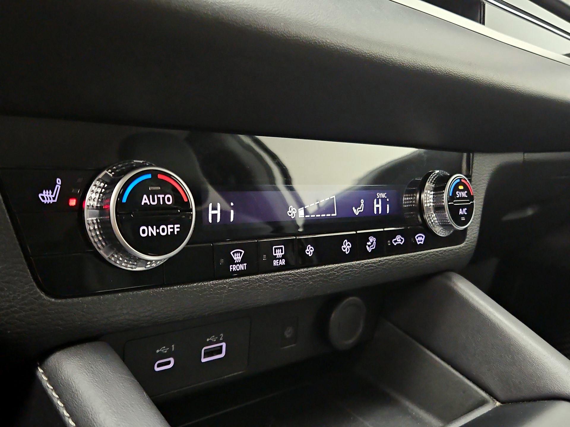 Thumbnail: 2024 Mitsubishi Outlander - 17