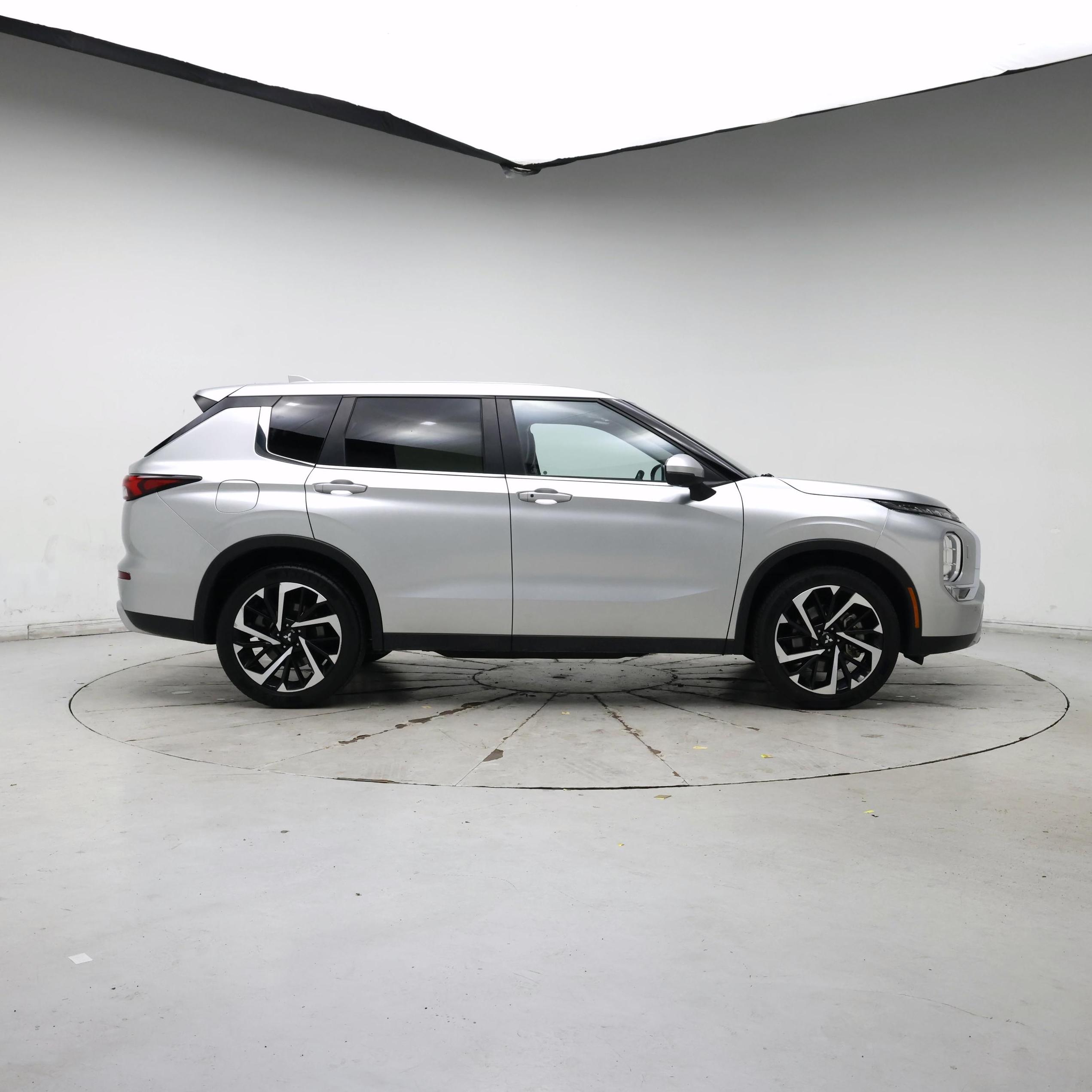 Thumbnail: 2024 Mitsubishi Outlander - 7