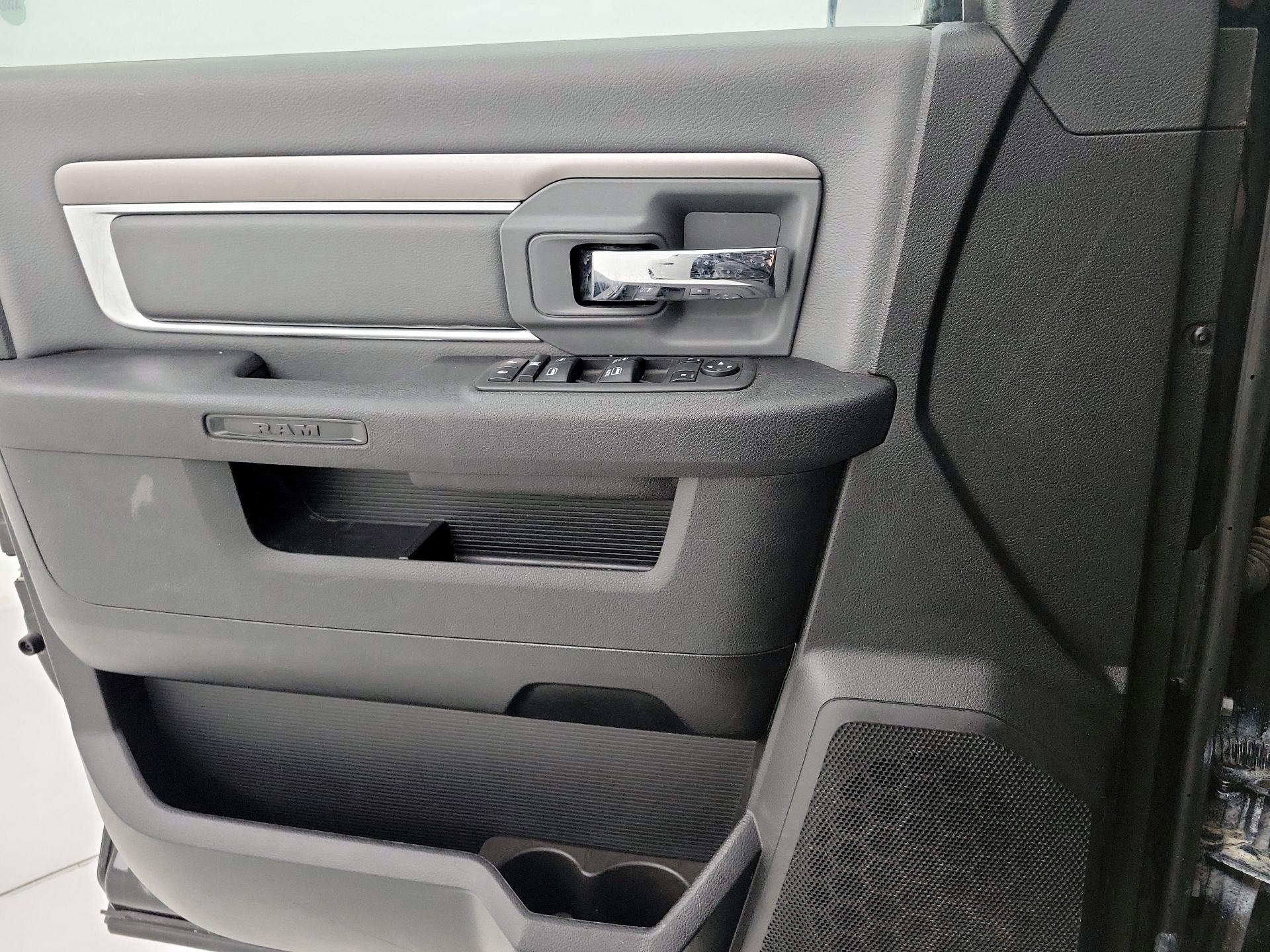 Thumbnail: 2024 RAM 1500 Classic - 12
