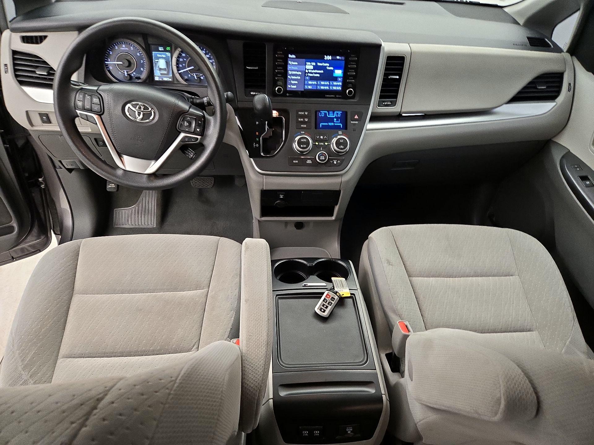 Thumbnail: 2020 Toyota Sienna - 9