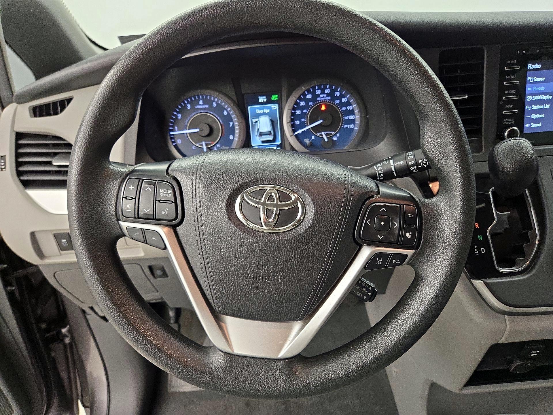 Thumbnail: 2020 Toyota Sienna - 10