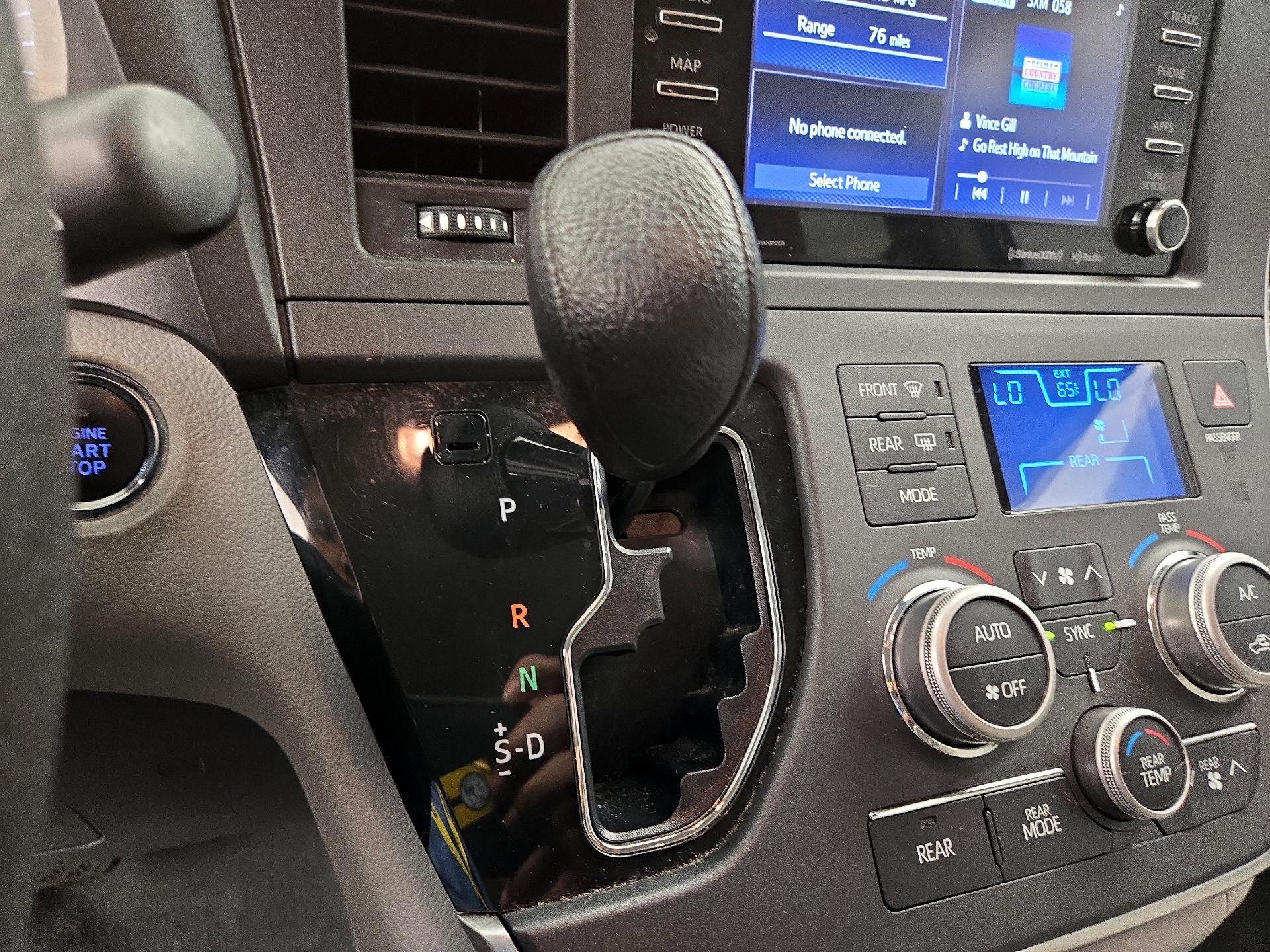 Thumbnail: 2020 Toyota Sienna - 17