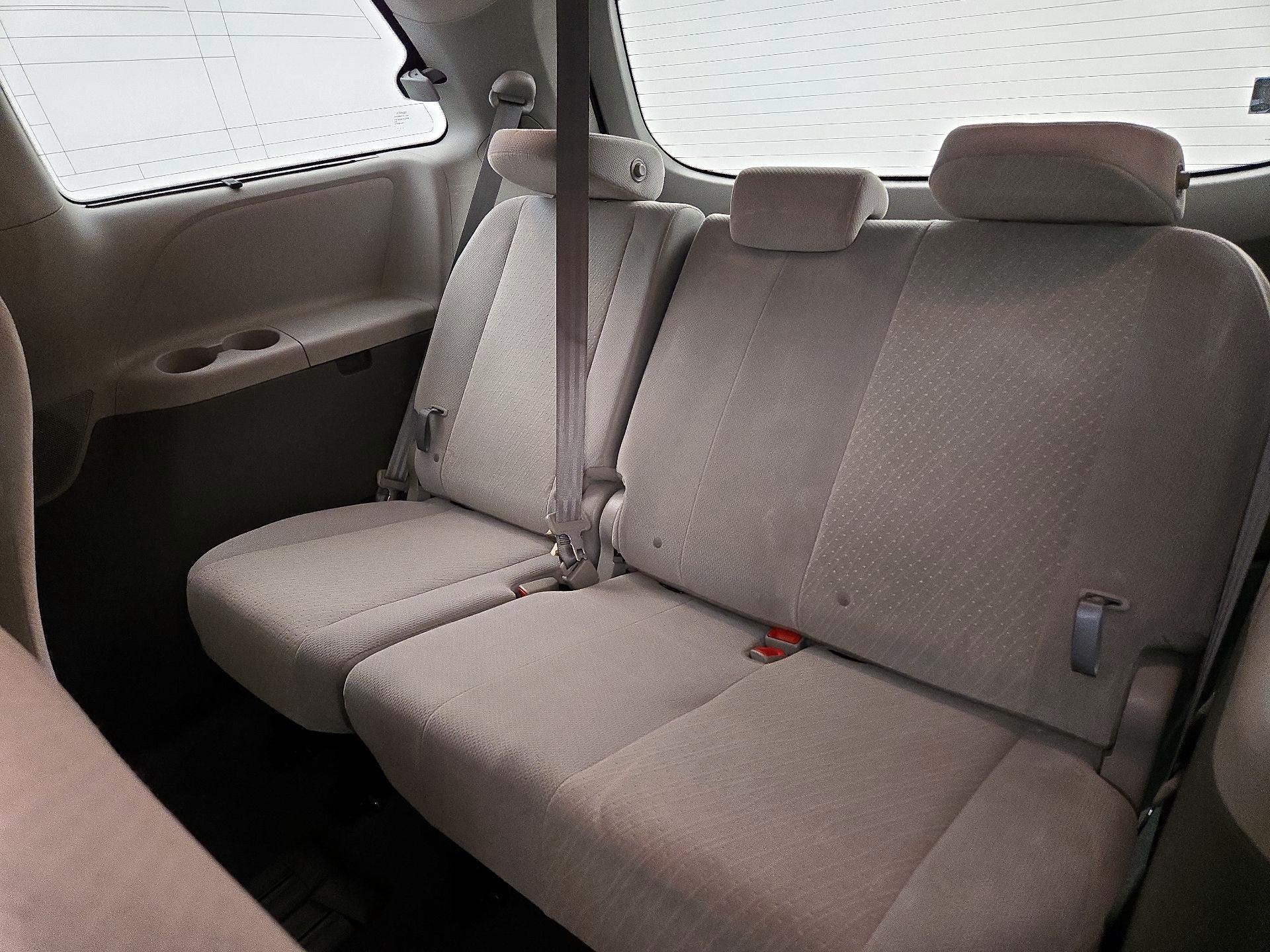 Thumbnail: 2020 Toyota Sienna - 20