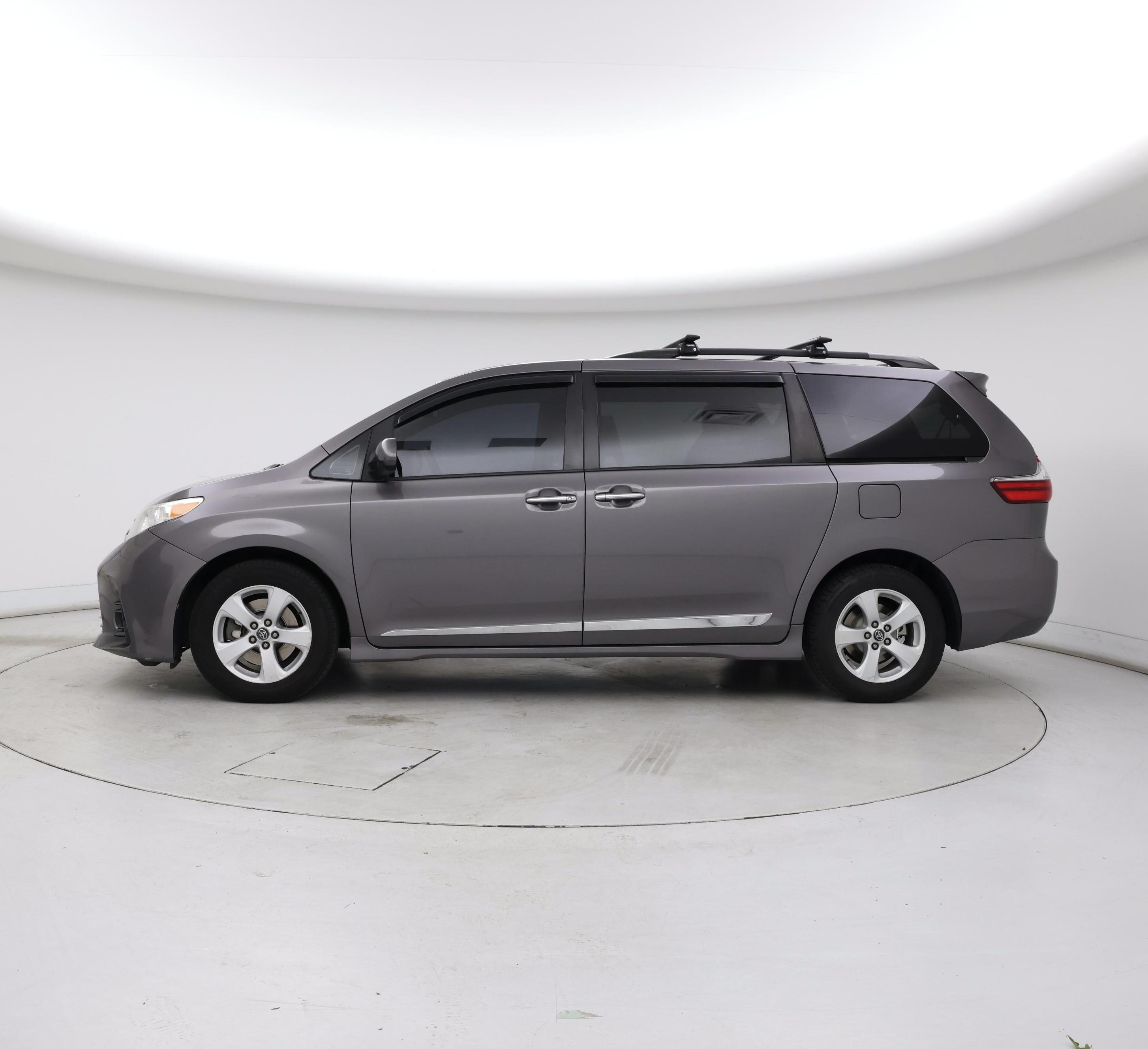 Thumbnail: 2020 Toyota Sienna - 3