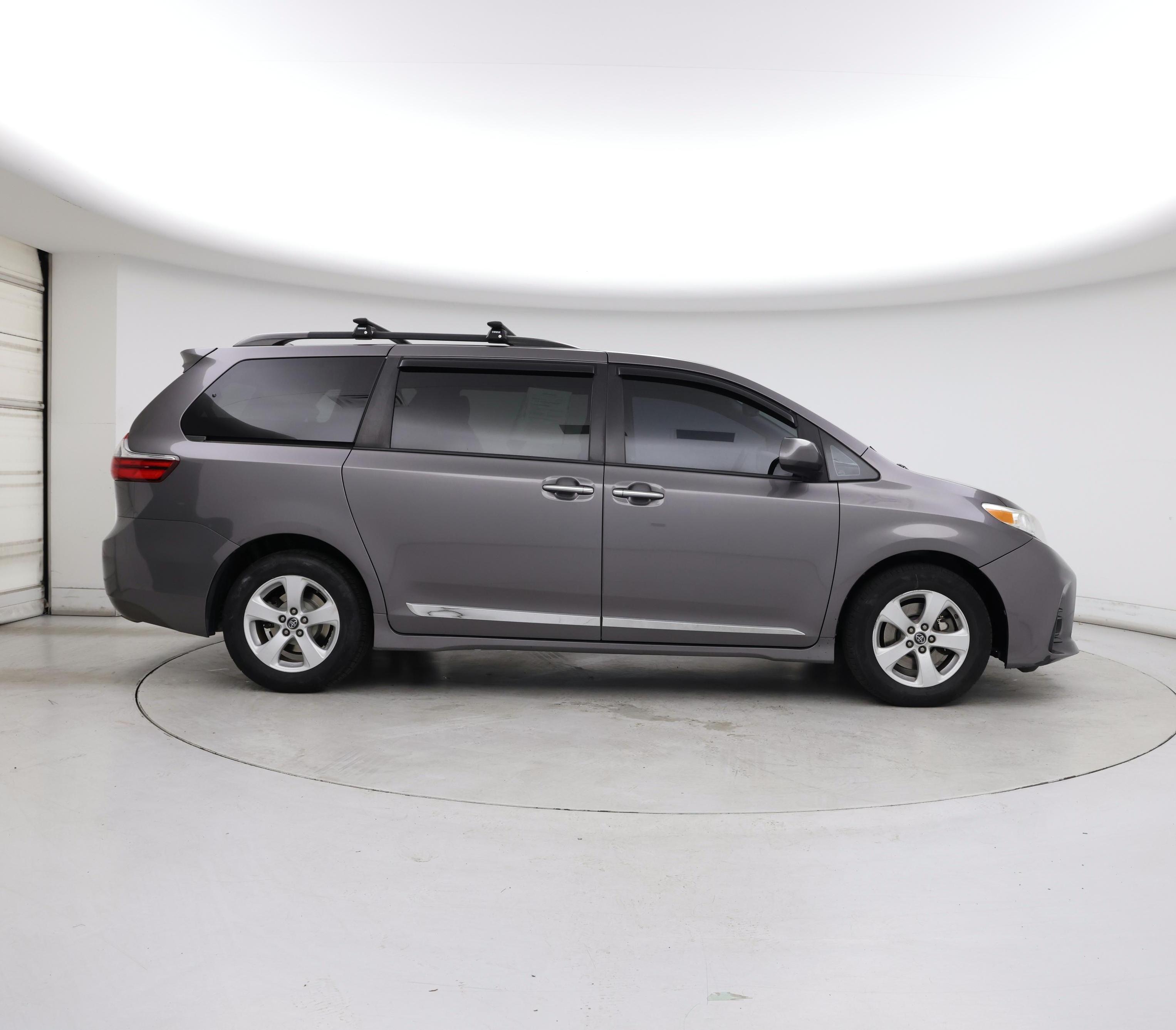Thumbnail: 2020 Toyota Sienna - 7