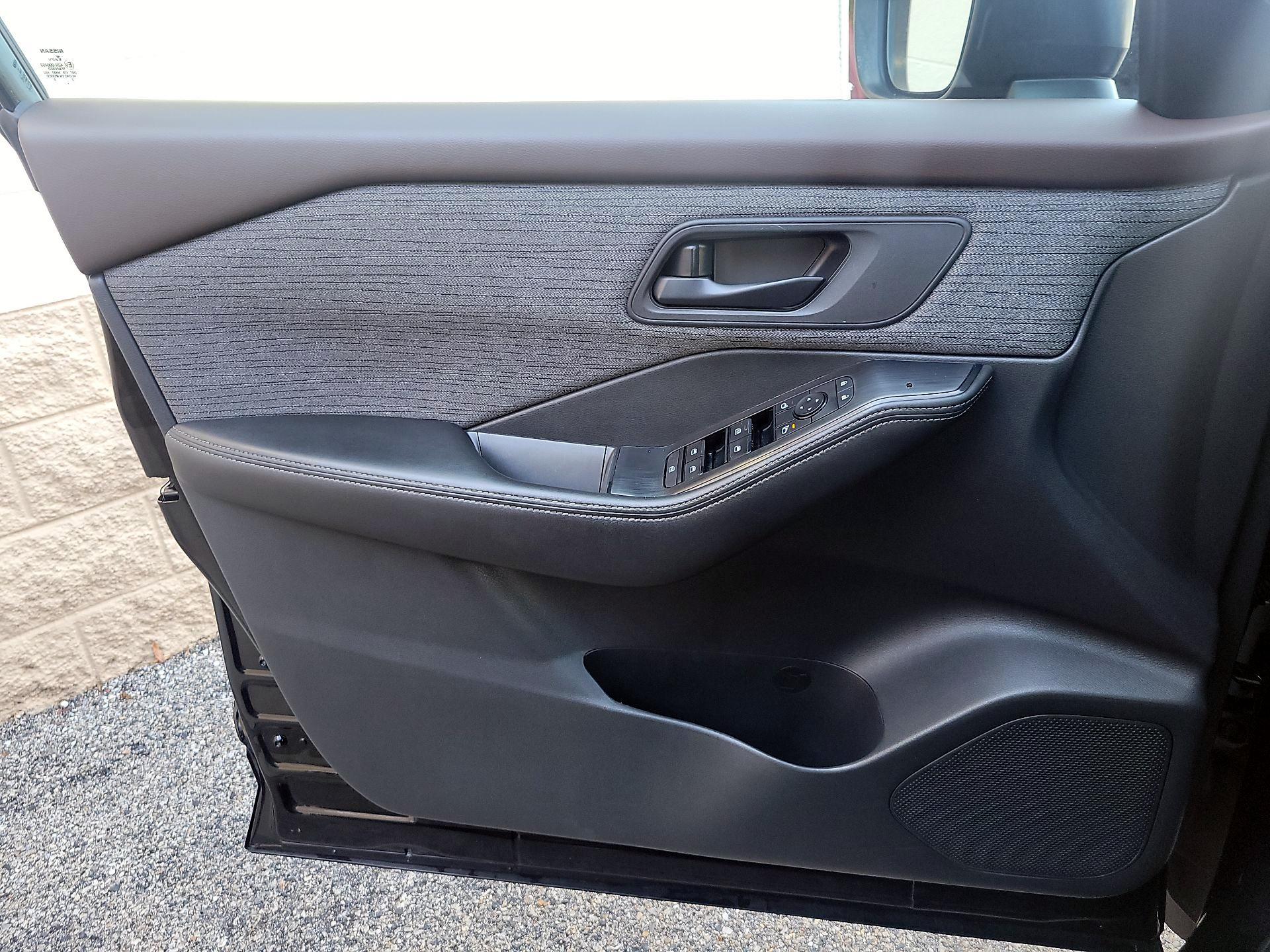 Thumbnail: 2021 Nissan Rogue - 10