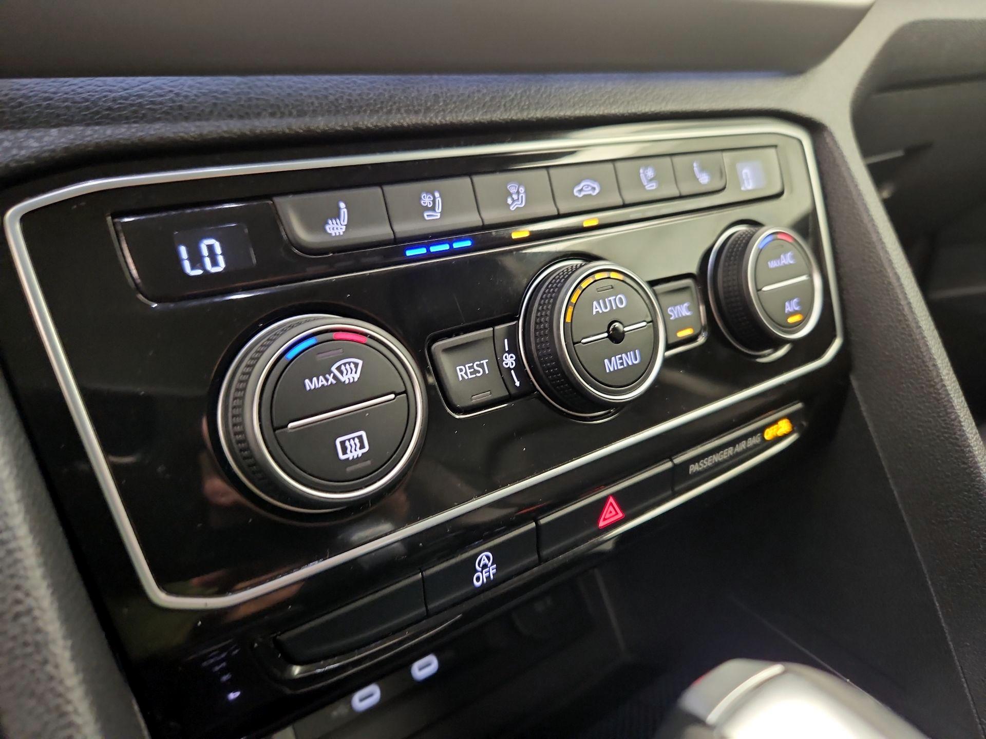 Thumbnail: 2023 Volkswagen Atlas - 17