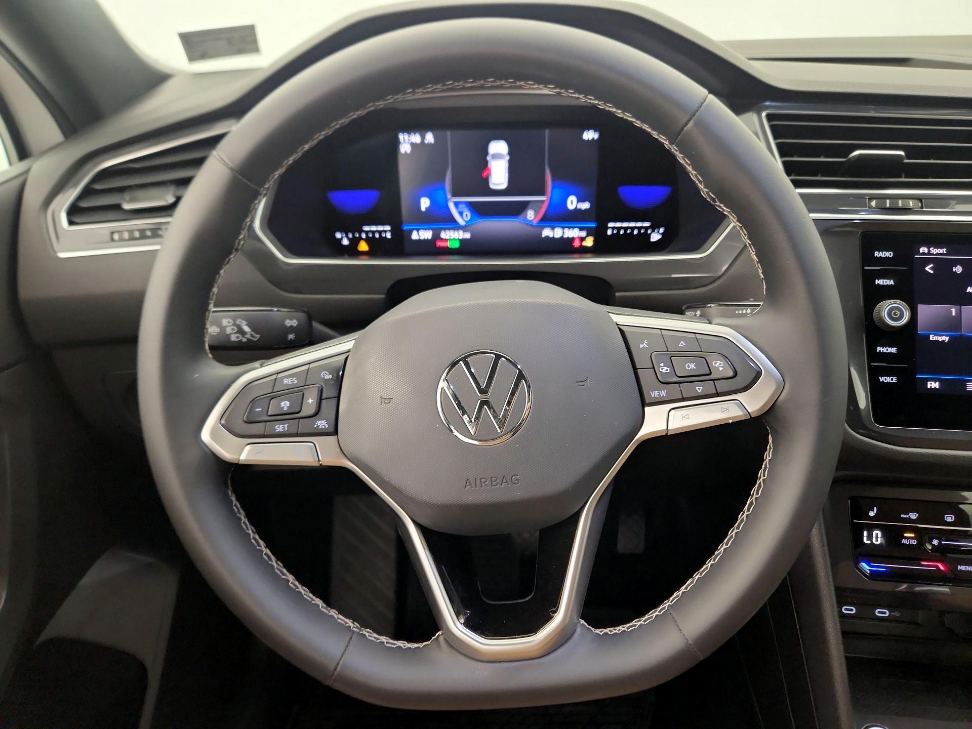 Thumbnail: 2022 Volkswagen Tiguan - 10