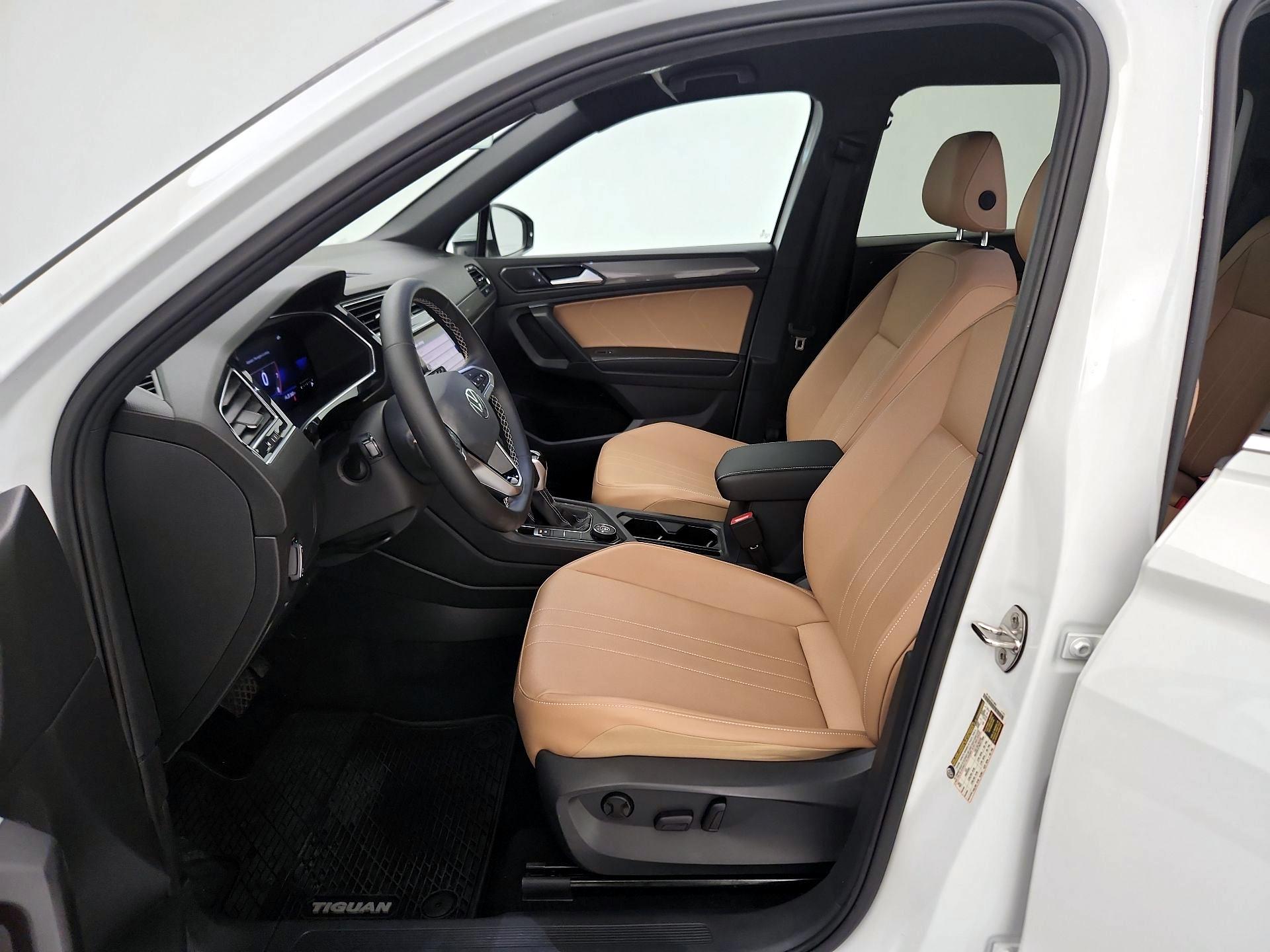 Thumbnail: 2022 Volkswagen Tiguan - 11