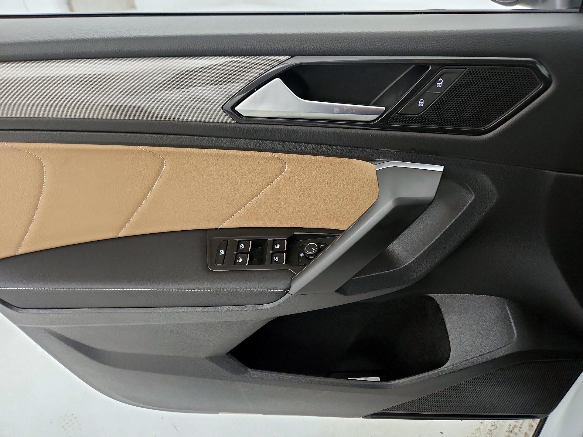 Thumbnail: 2022 Volkswagen Tiguan - 12