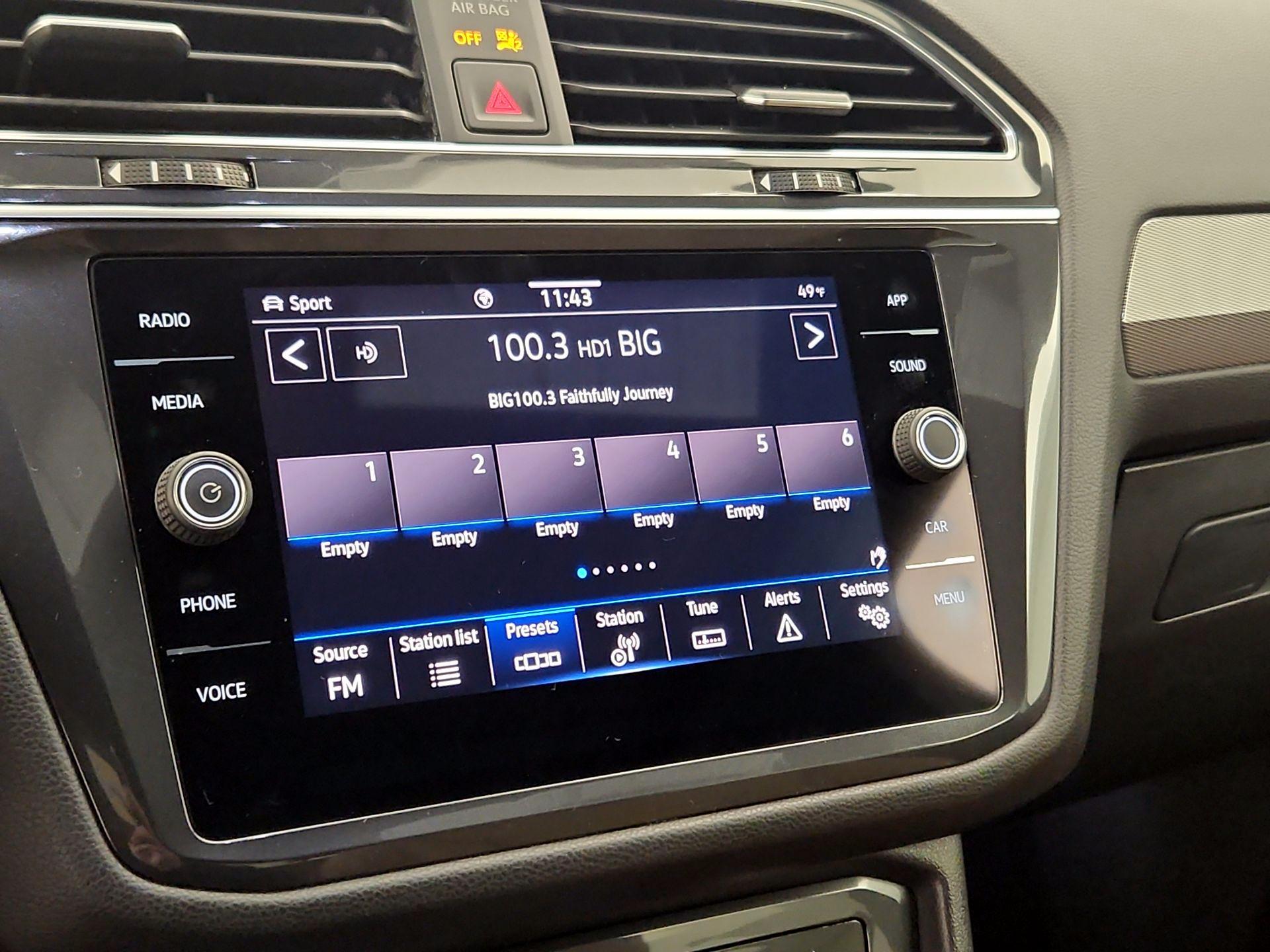 Thumbnail: 2022 Volkswagen Tiguan - 15