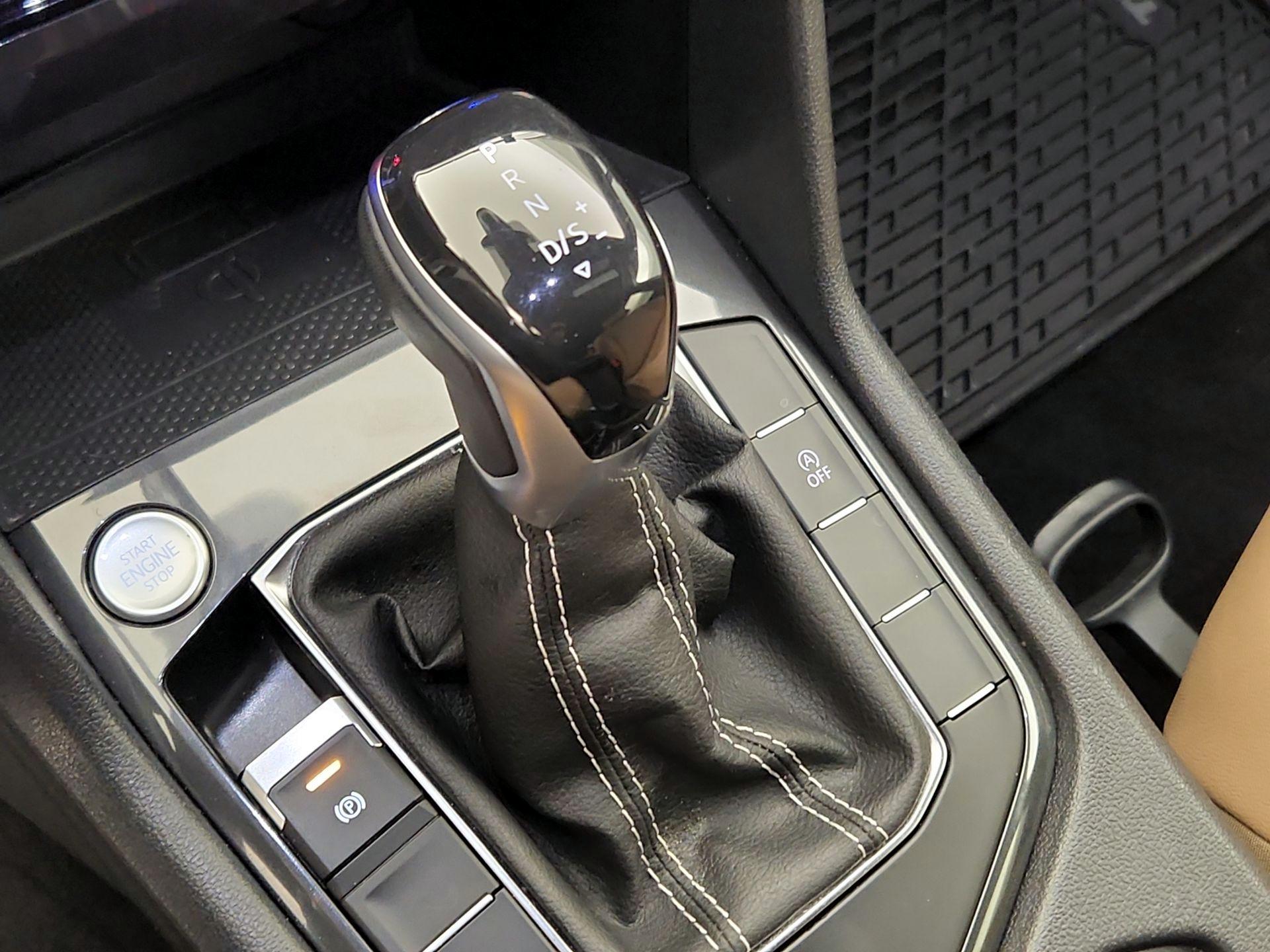 Thumbnail: 2022 Volkswagen Tiguan - 17