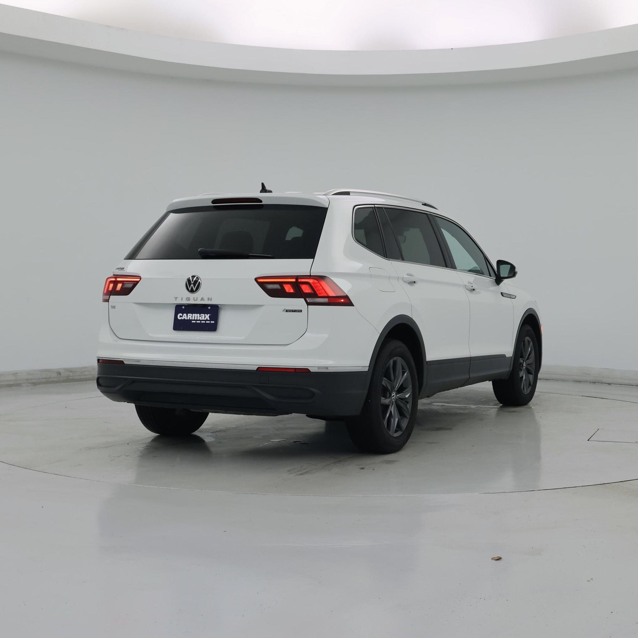 Thumbnail: 2022 Volkswagen Tiguan - 8