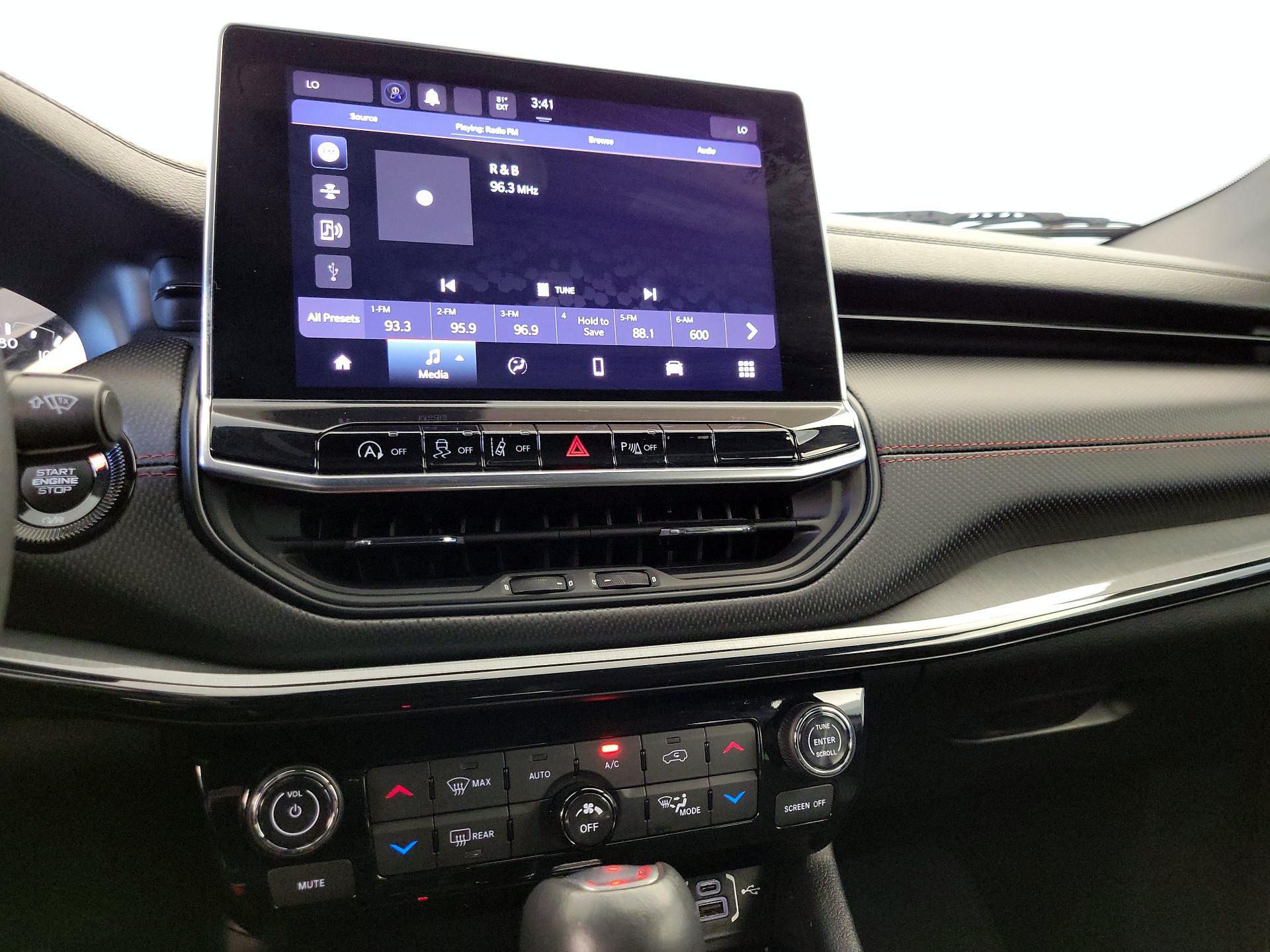 Thumbnail: 2024 Jeep Compass - 15