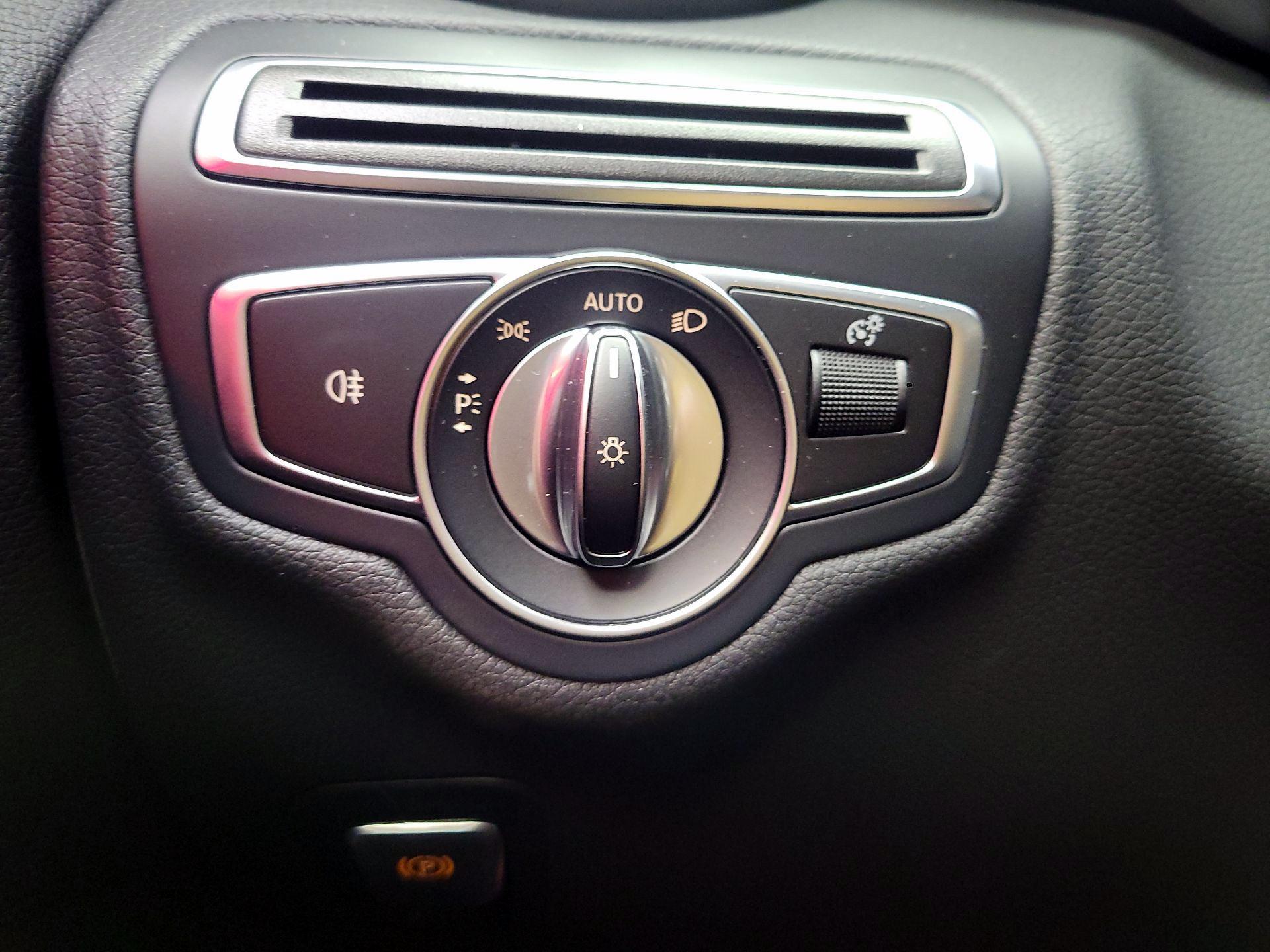 Thumbnail: 2020 Mercedes-Benz C-Class - 11