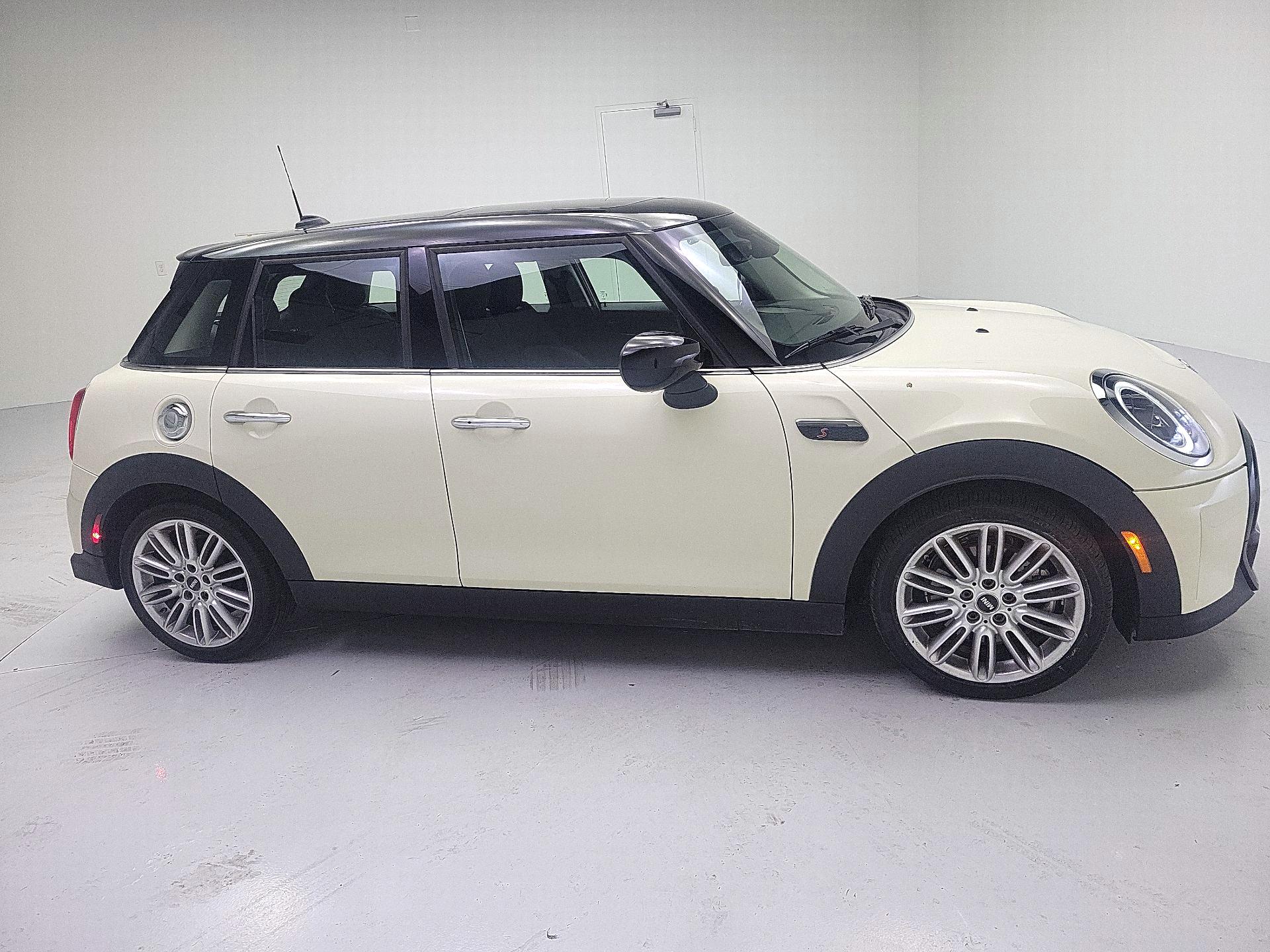Thumbnail: 2023 MINI Cooper Hardtop - 4