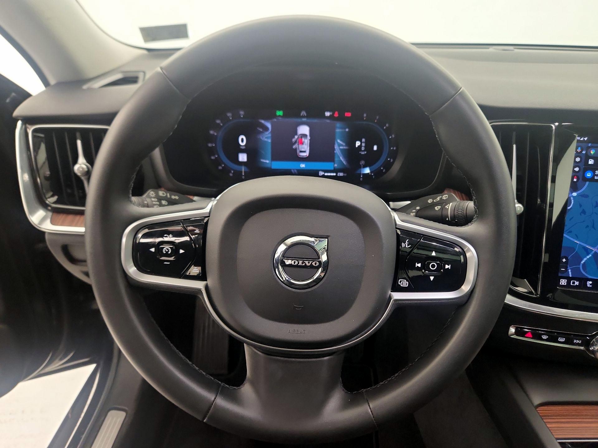 Thumbnail: 2023 Volvo S60 - 10