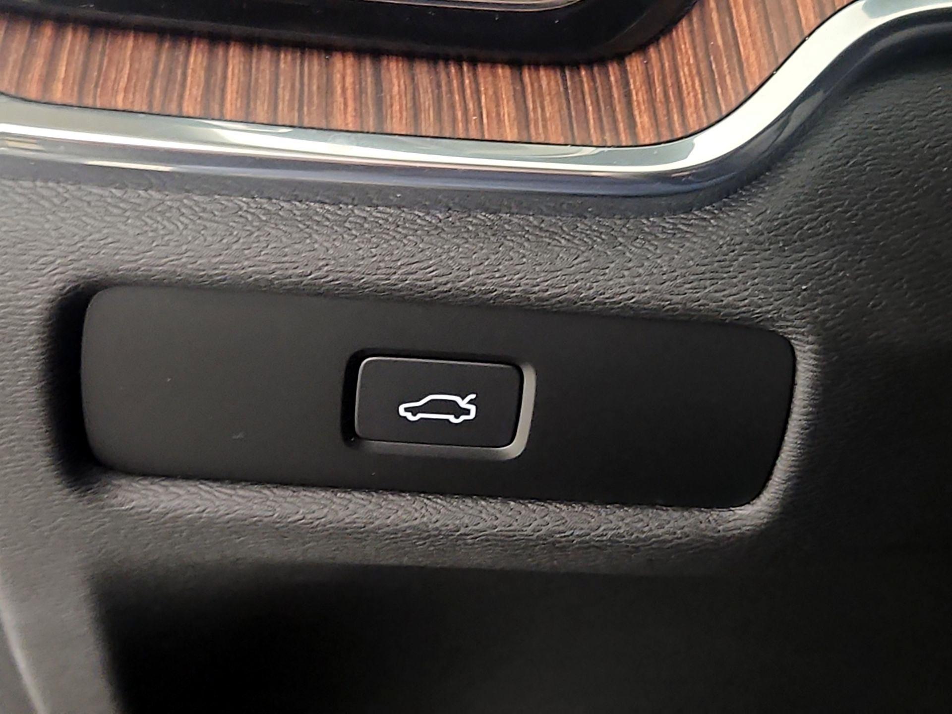 Thumbnail: 2023 Volvo S60 - 13