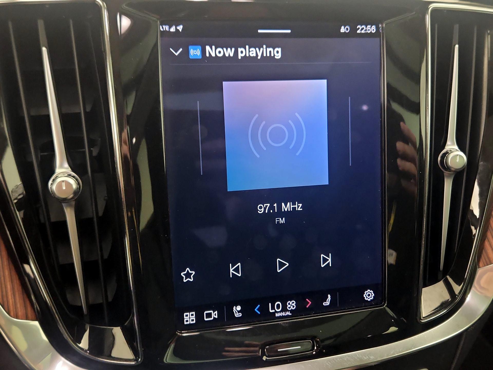 Thumbnail: 2023 Volvo S60 - 16