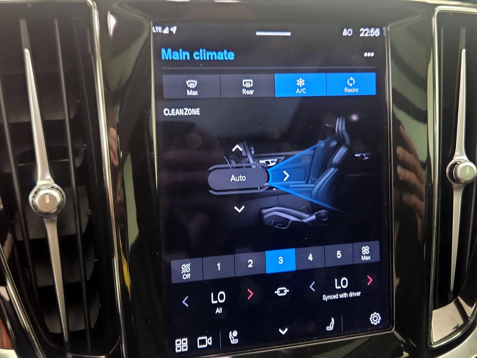 Thumbnail: 2023 Volvo S60 - 17