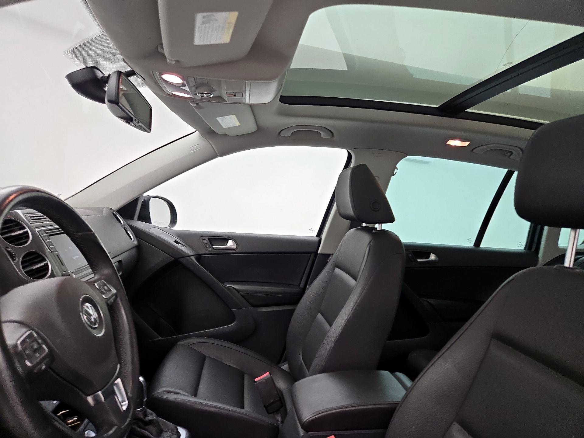 Thumbnail: 2017 Volkswagen Tiguan - 19