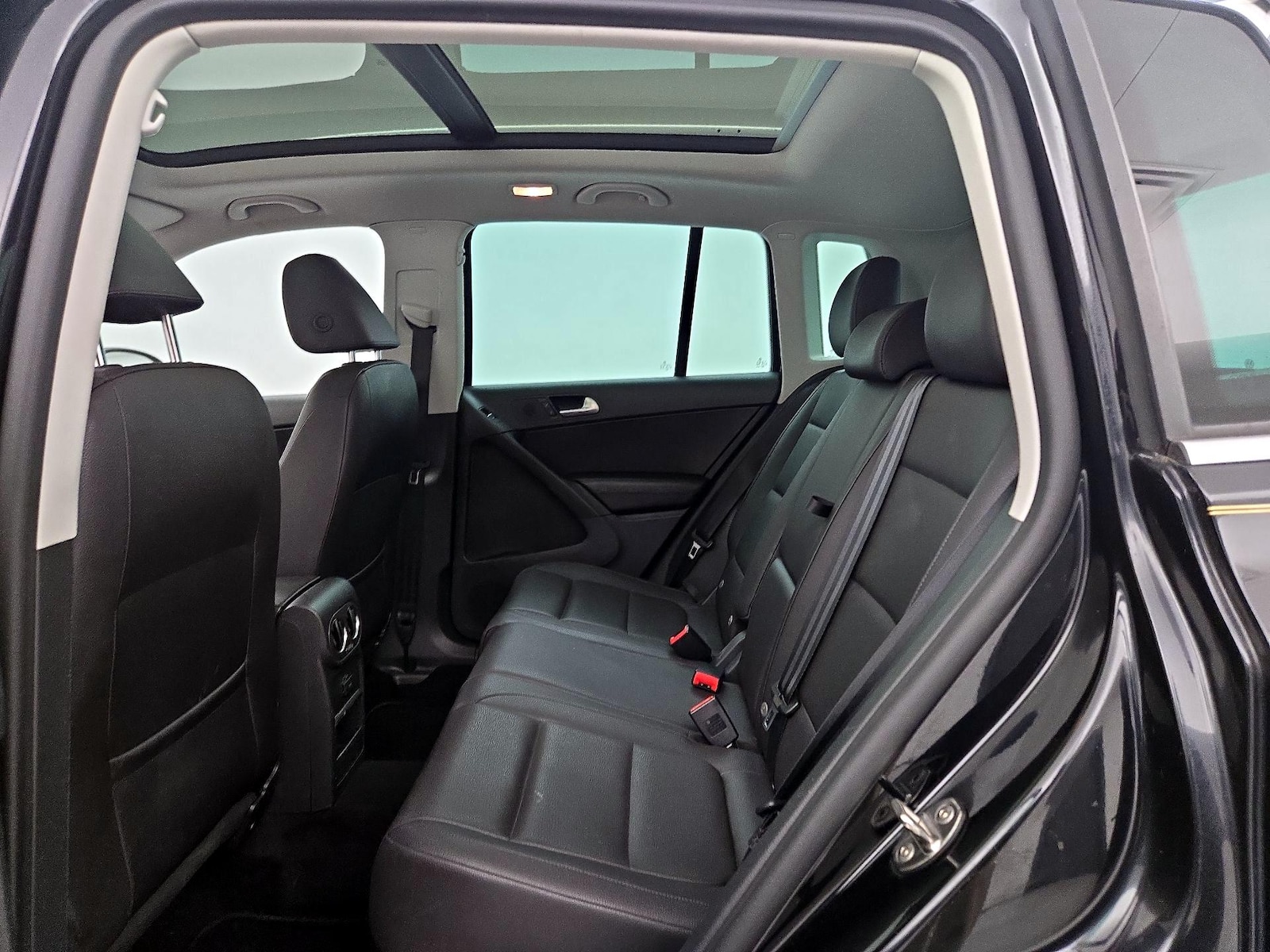 2017 Volkswagen Tiguan Wolfsburg Edition - Photo 21