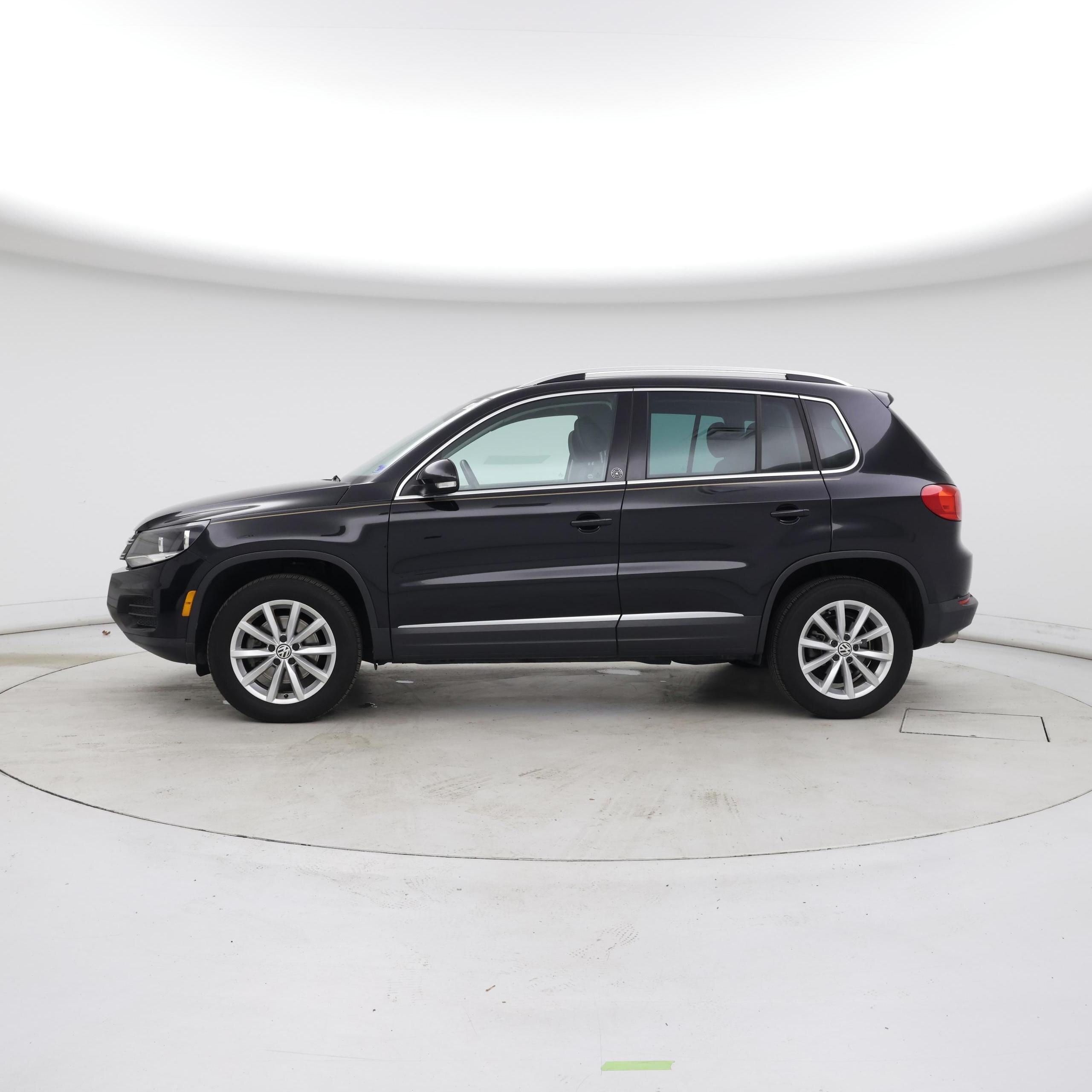 Thumbnail: 2017 Volkswagen Tiguan - 3